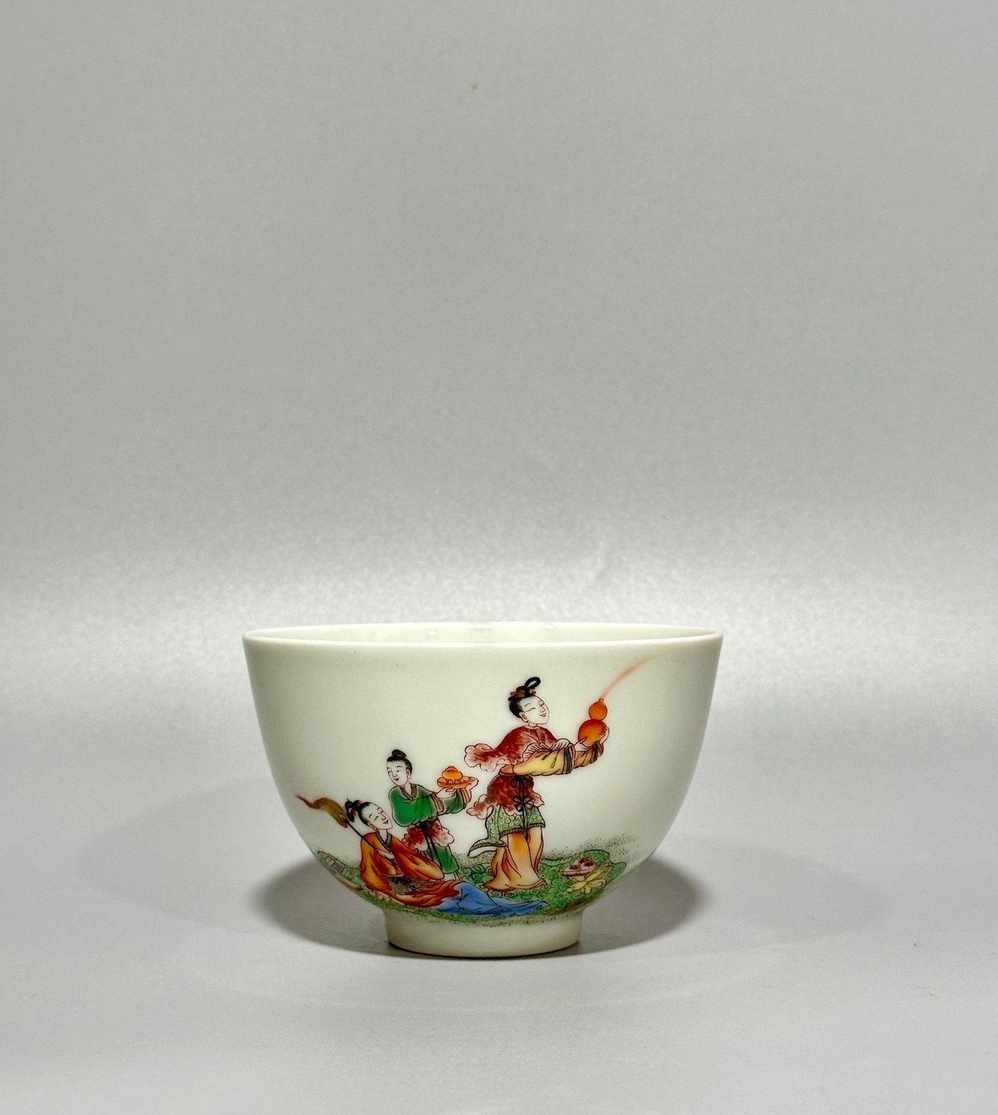 Oing Dynasty Yongzhengthis bowl is pastel colors with immortals celebrating
