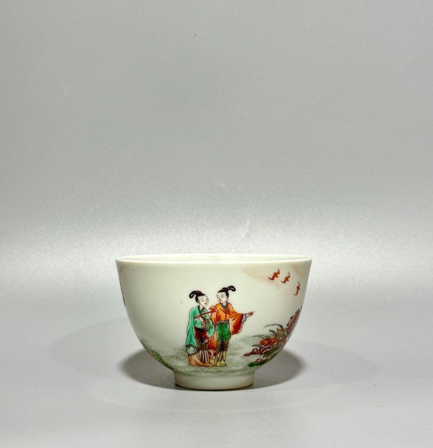 Oing Dynasty Yongzhengthis bowl is pastel colors with immortals celebrating