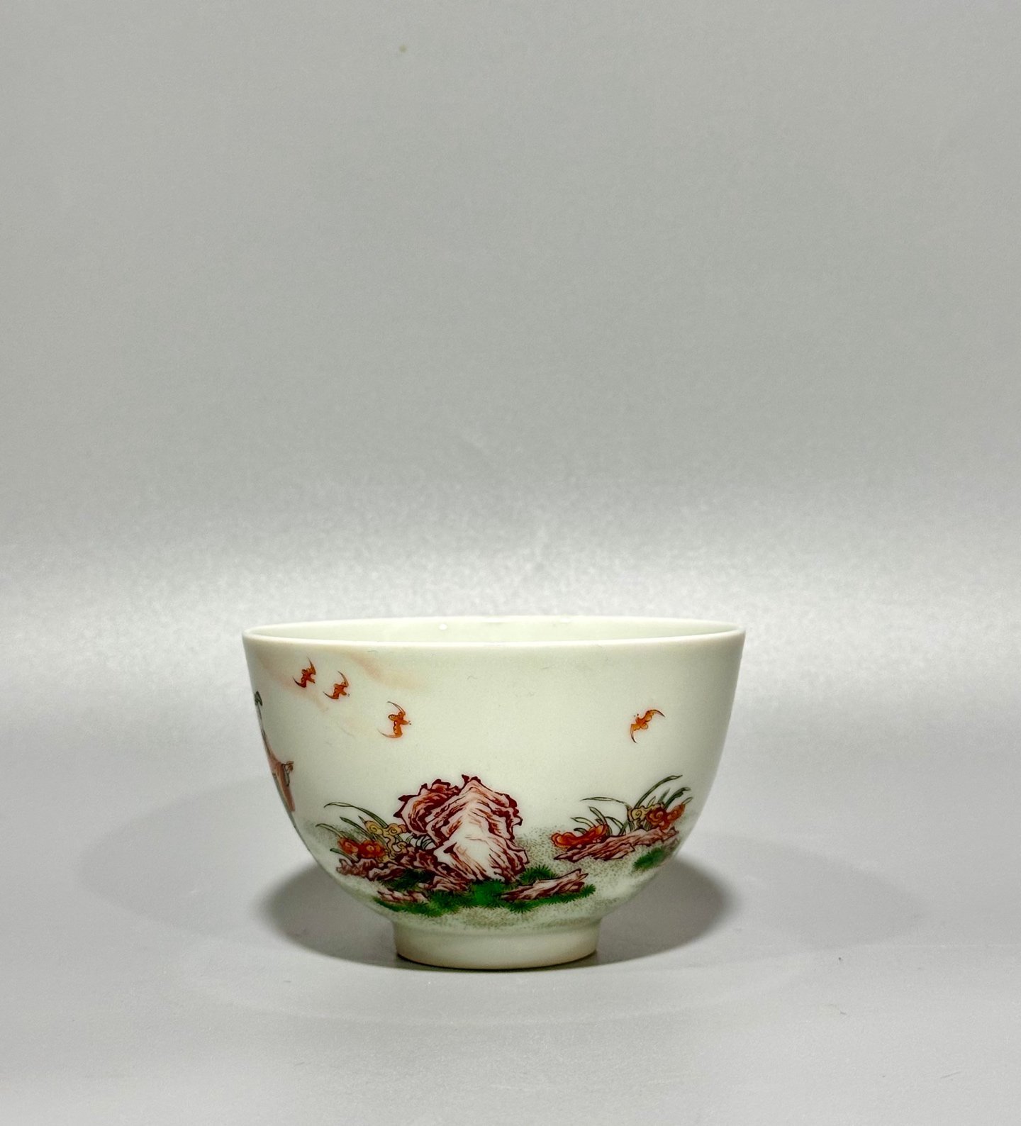 Oing Dynasty Yongzhengthis bowl is pastel colors with immortals celebrating