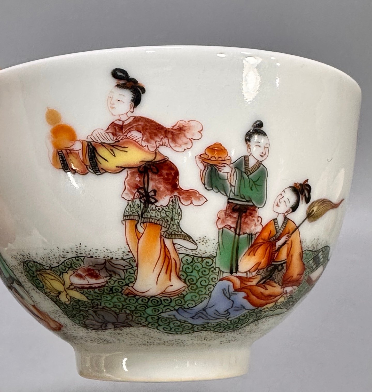 Oing Dynasty Yongzhenga pastel-colored bowl with a group of immortals celebrating