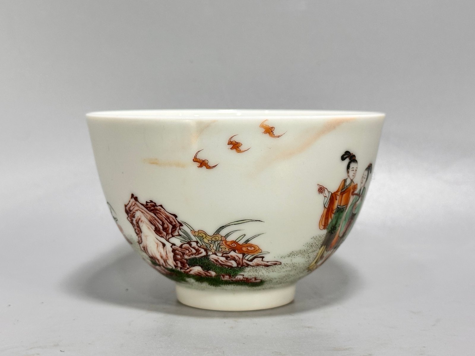 Oing Dynasty Yongzhenga pastel-colored bowl with a group of immortals celebrating