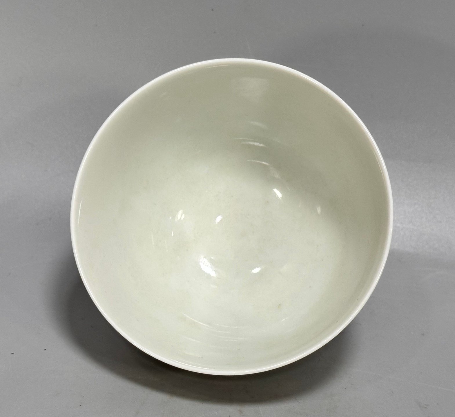Oing Dynasty Yongzhenga pastel-colored bowl with a group of immortals celebrating