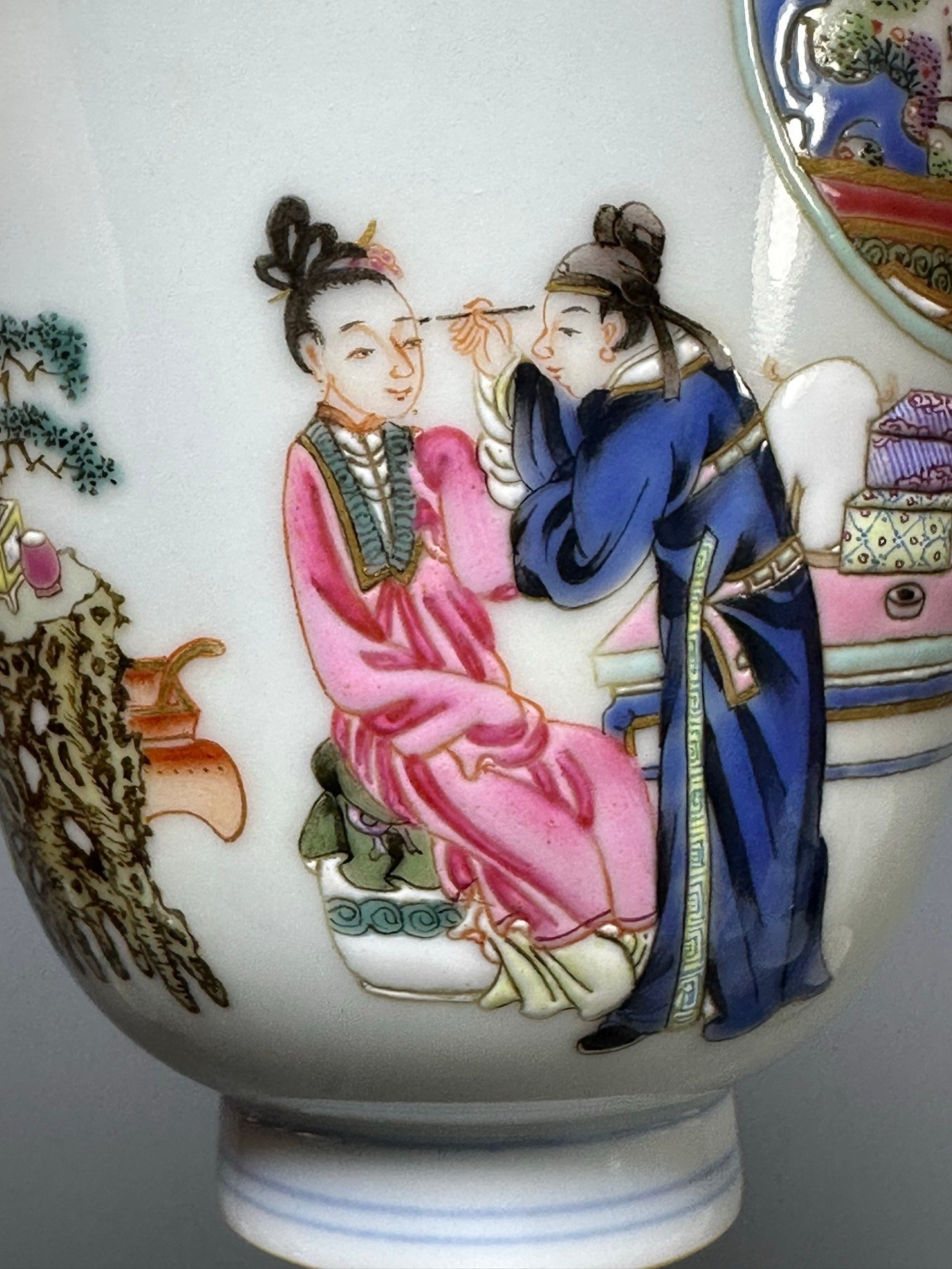 Oing Dynasty Yongzhengpink-painted cup with human figures