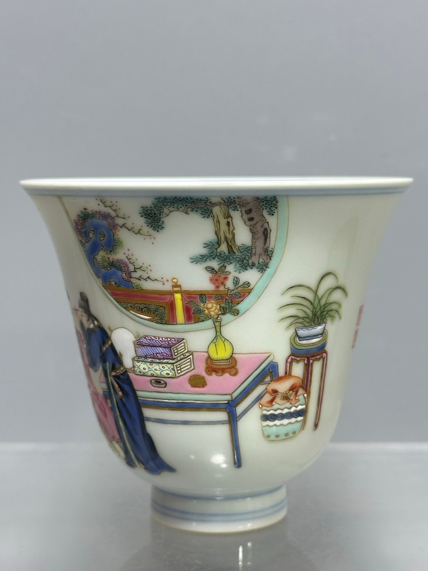 Oing Dynasty Yongzhengpink-painted cup with human figures