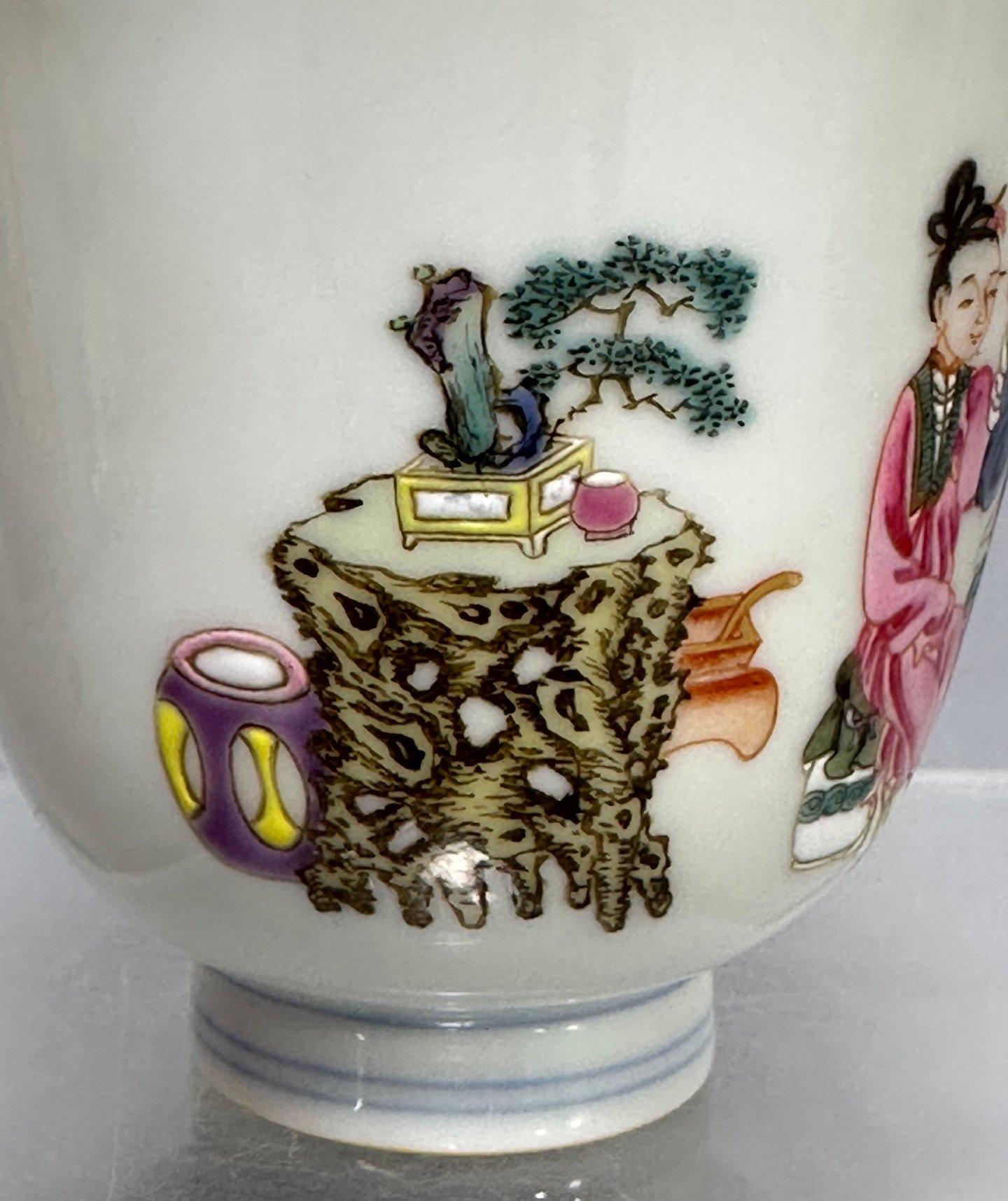 Oing Dynasty Yongzhengpink-painted cup with human figures