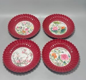 Oing Dynasty Yongzhenga carmine red enamel plate with four seasons floral patterns