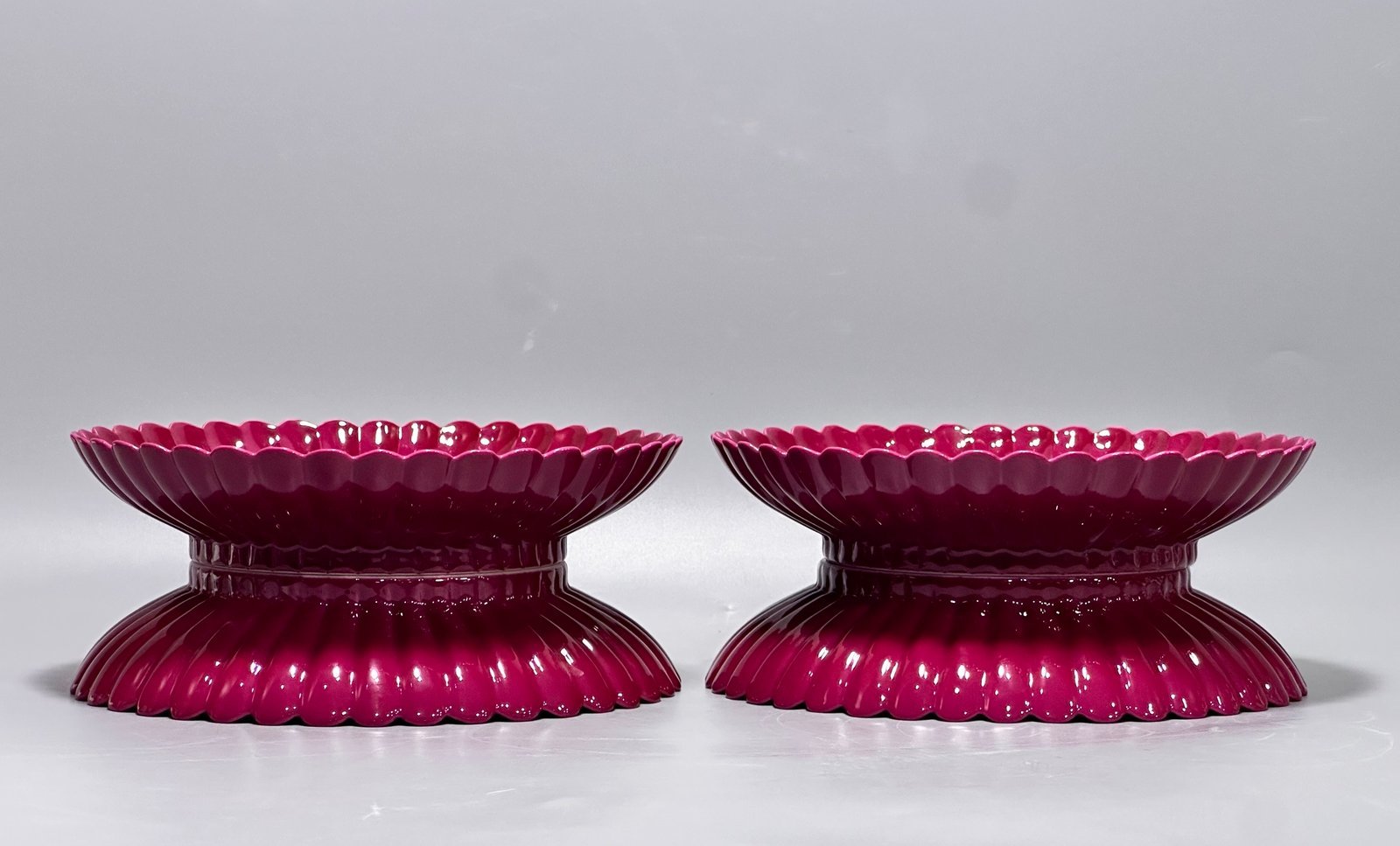 Oing Dynasty Yongzhenga carmine red enamel plate with four seasons floral patterns