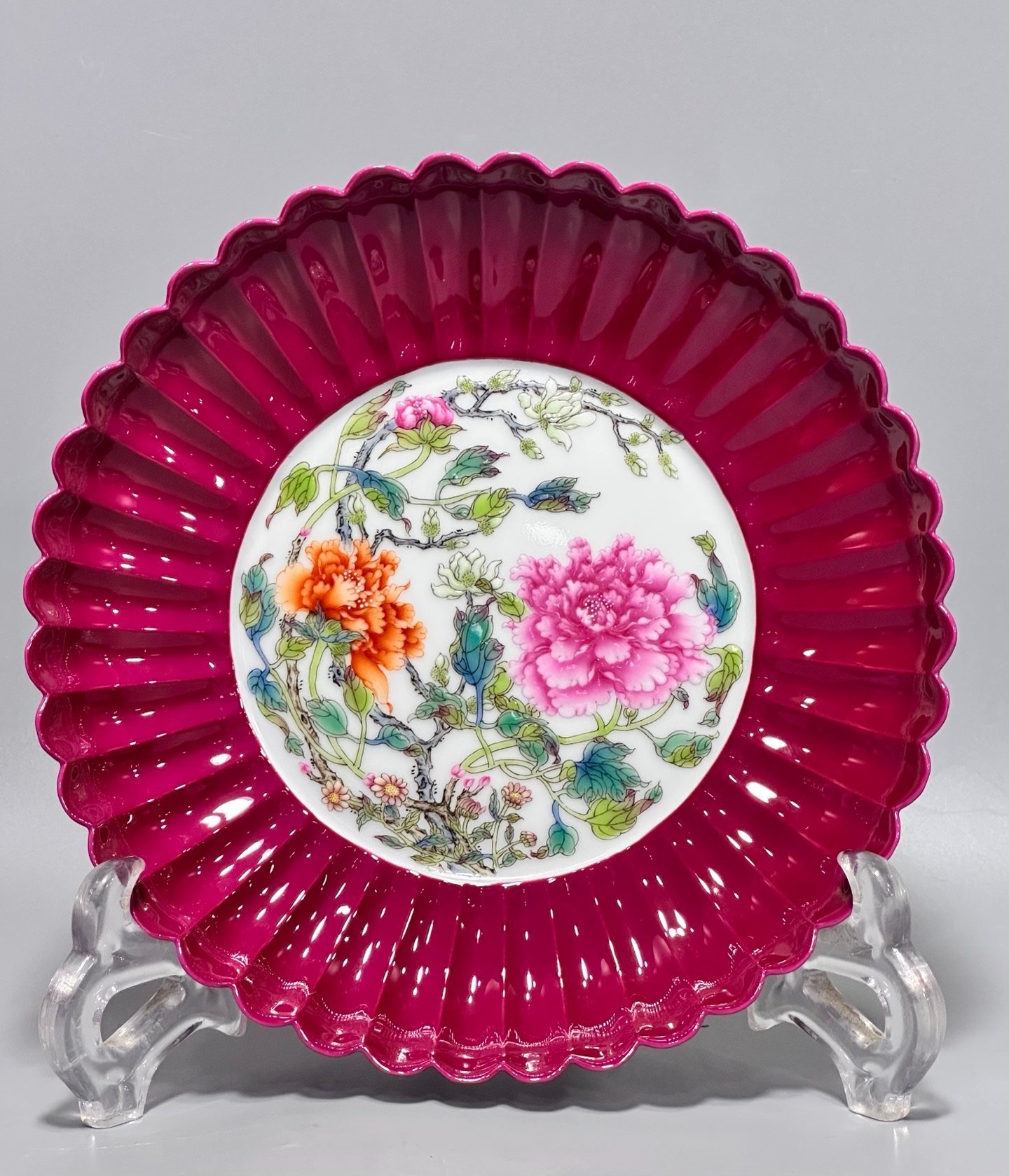 Oing Dynasty Yongzhenga carmine red enamel plate with four seasons floral patterns