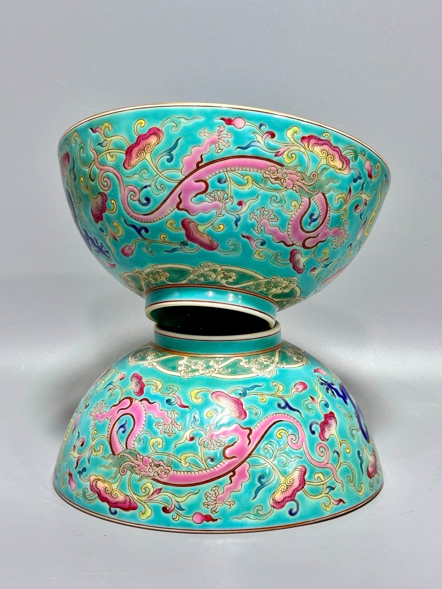 Oing Dynasty Yongzheng floral bowl with pastel grass and dragon patterns