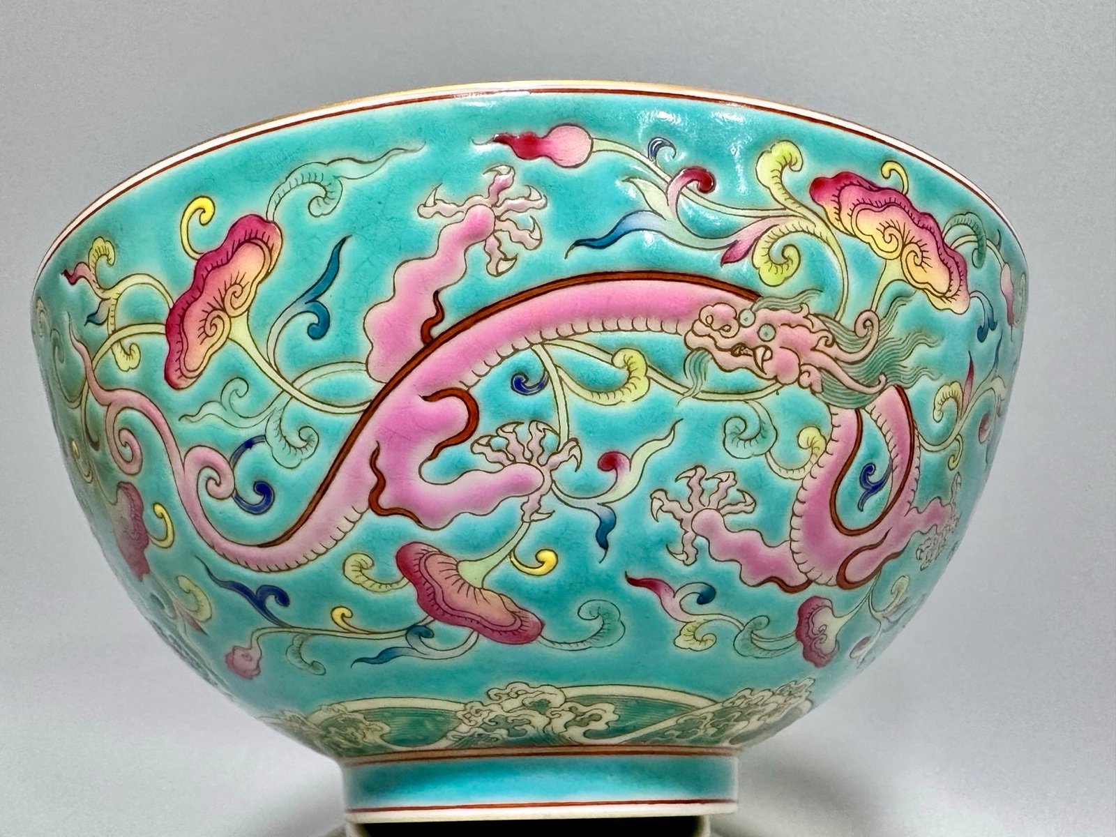 Oing Dynasty Yongzheng floral bowl with pastel grass and dragon patterns
