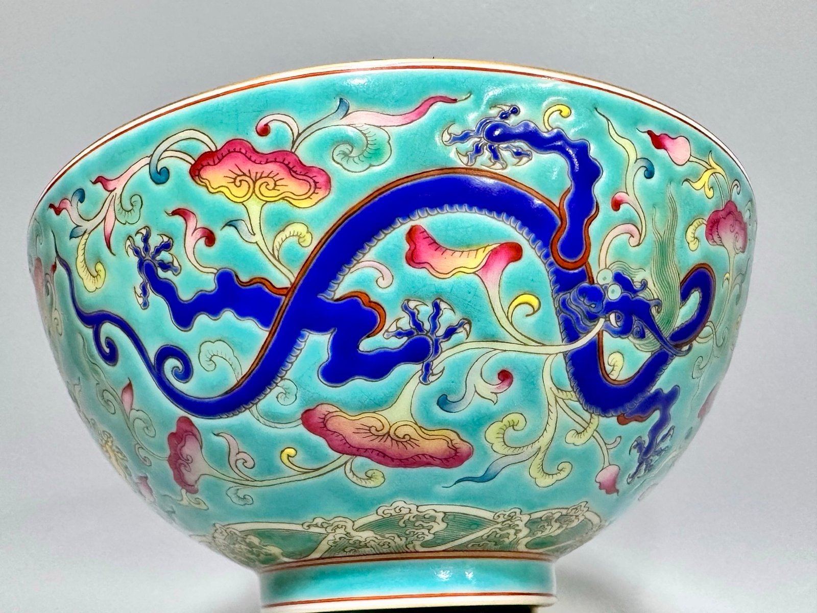 Oing Dynasty Yongzheng floral bowl with pastel grass and dragon patterns