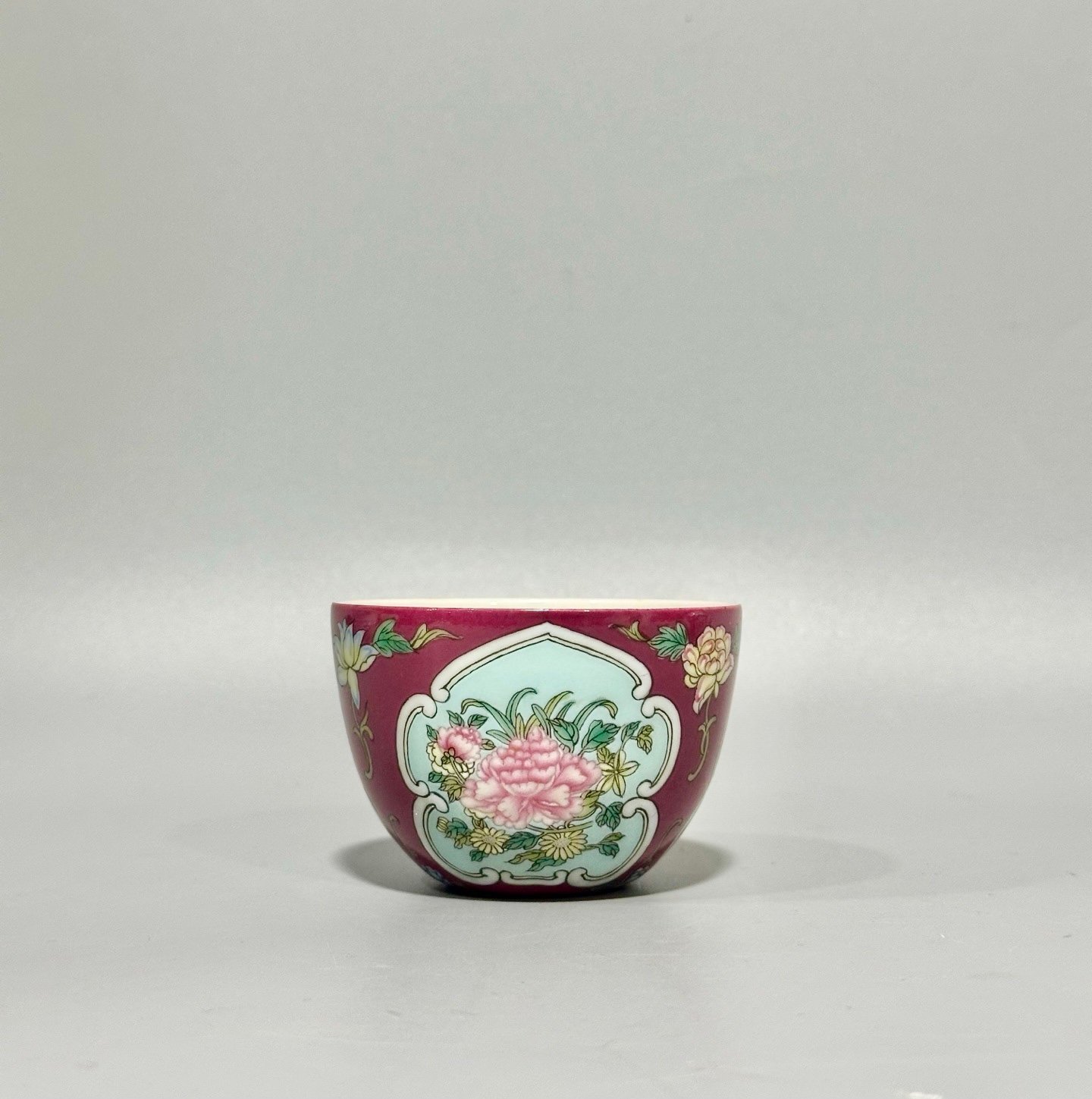 Oing Dynasty Yongzheng this enamelled window flower cup