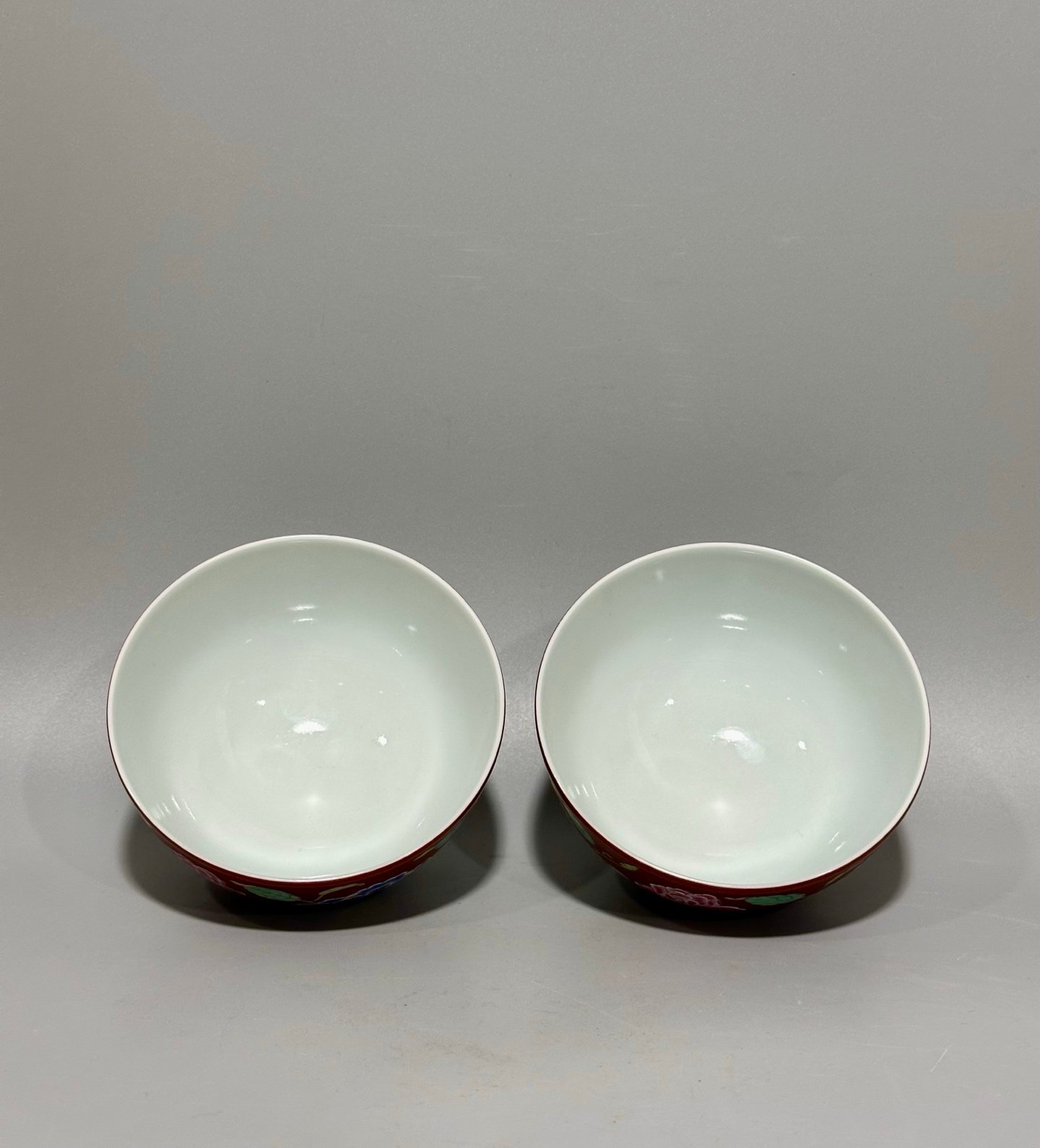 Oing Dynasty Yongzheng this is a pastel peony bowl with a red ground