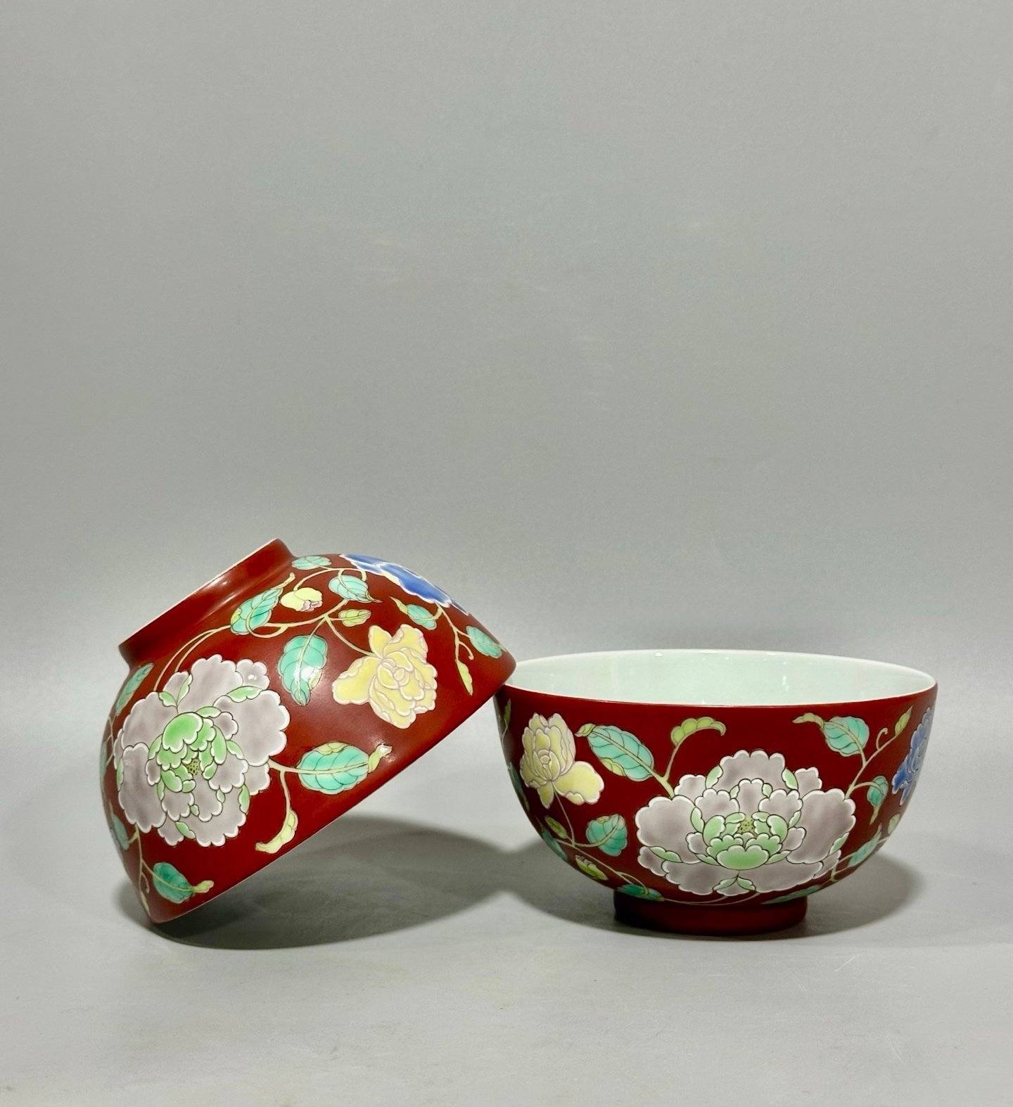 Oing Dynasty Yongzheng this is a pastel peony bowl with a red ground