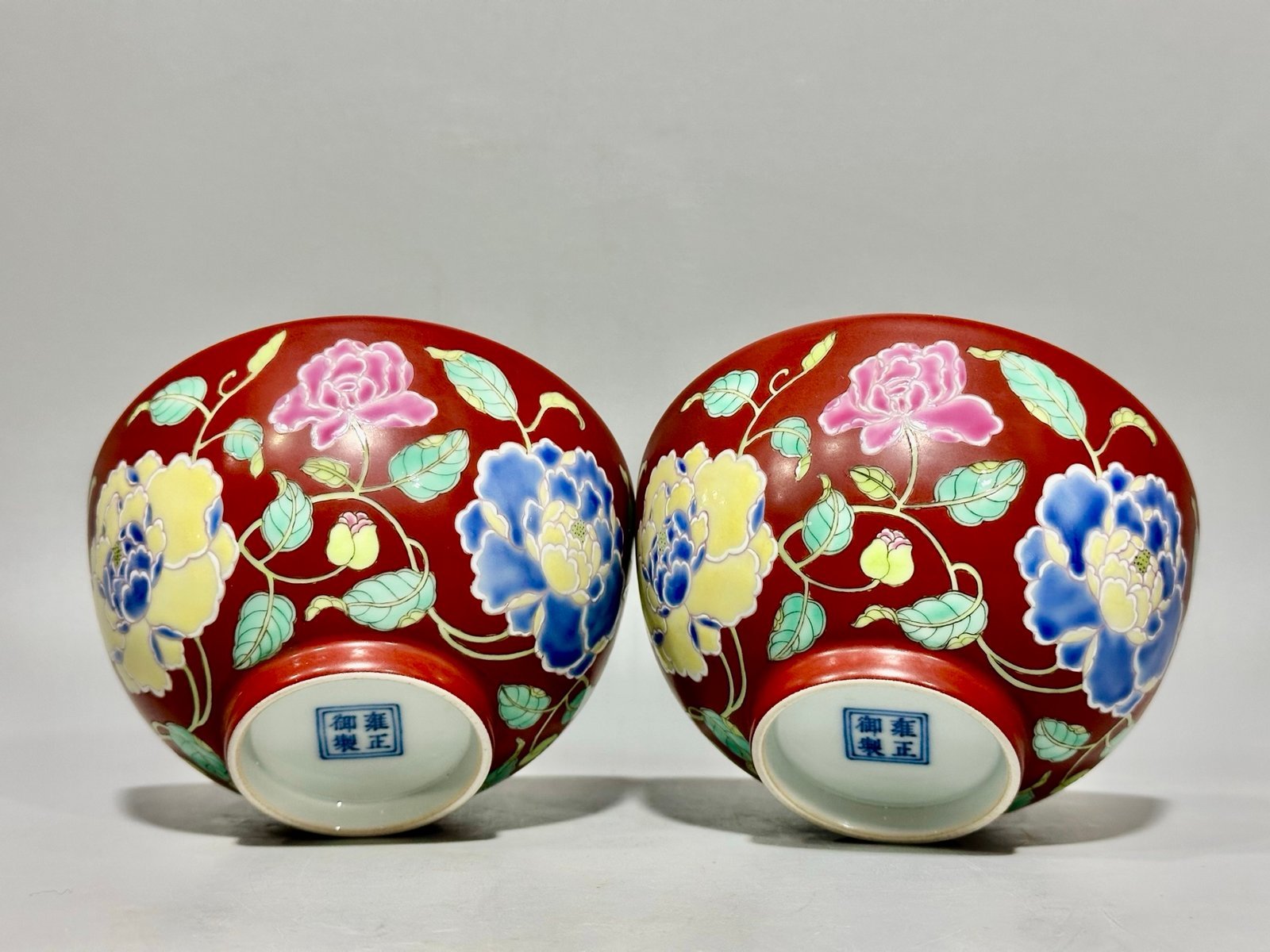 Oing Dynasty Yongzheng this is a pastel peony bowl with a red ground