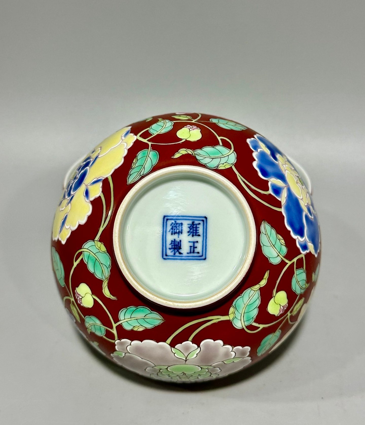 Oing Dynasty Yongzheng this is a pastel peony bowl with a red ground