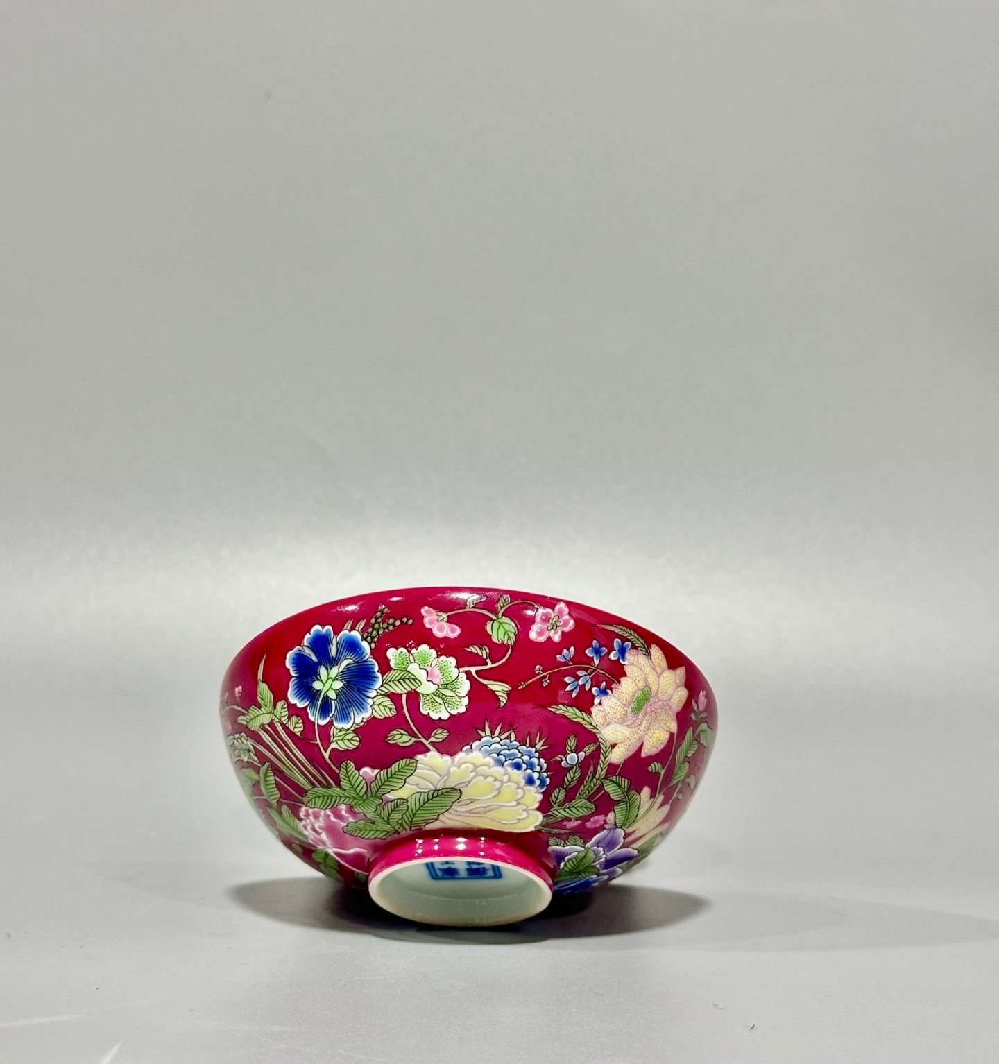 Oing Dynasty Yongzheng a round tea bowl with nine-autumn pattern on enamel and rouge ground