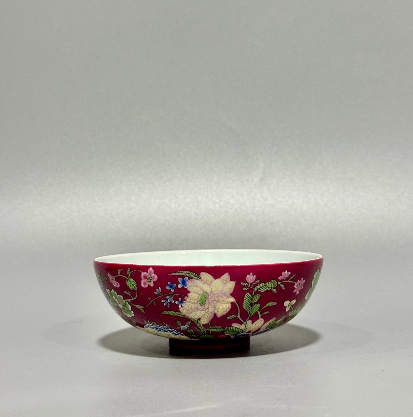 Oing Dynasty Yongzheng a round tea bowl with nine-autumn pattern on enamel and rouge ground