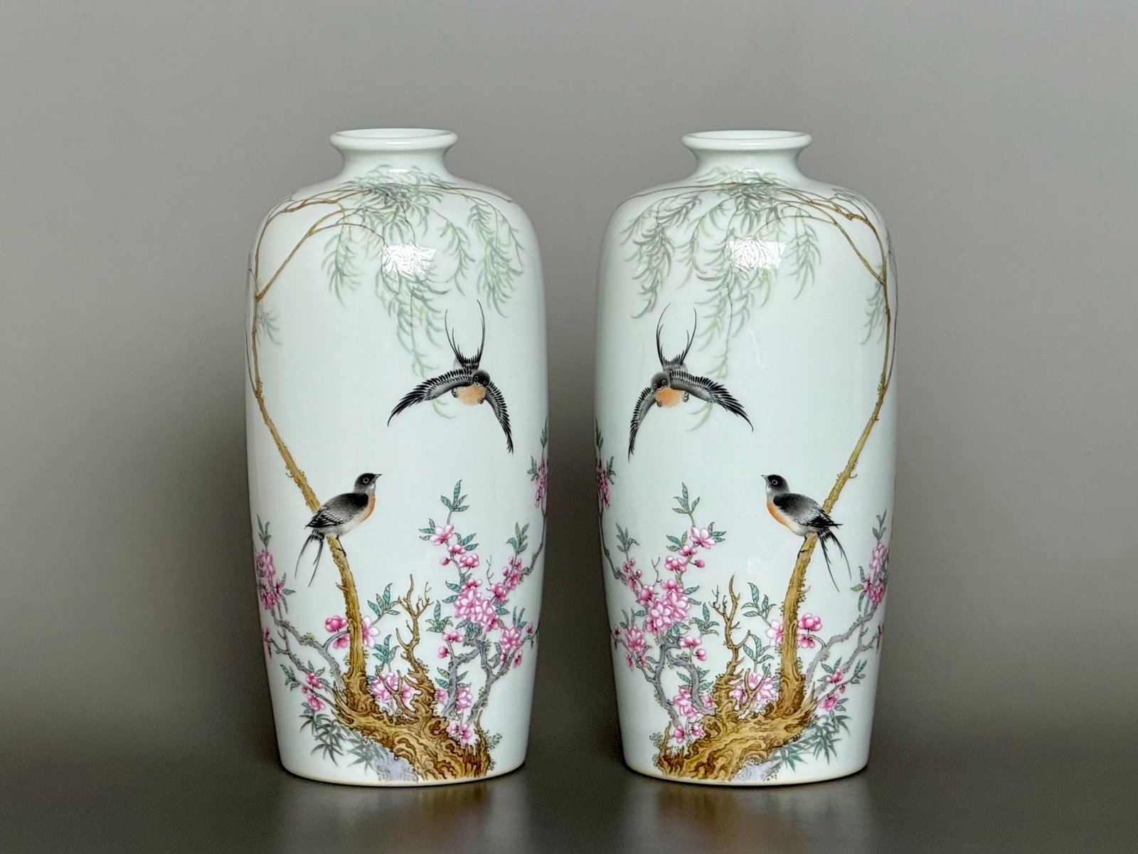 Oing Dynasty Yongzheng Enamel plum vase with poems