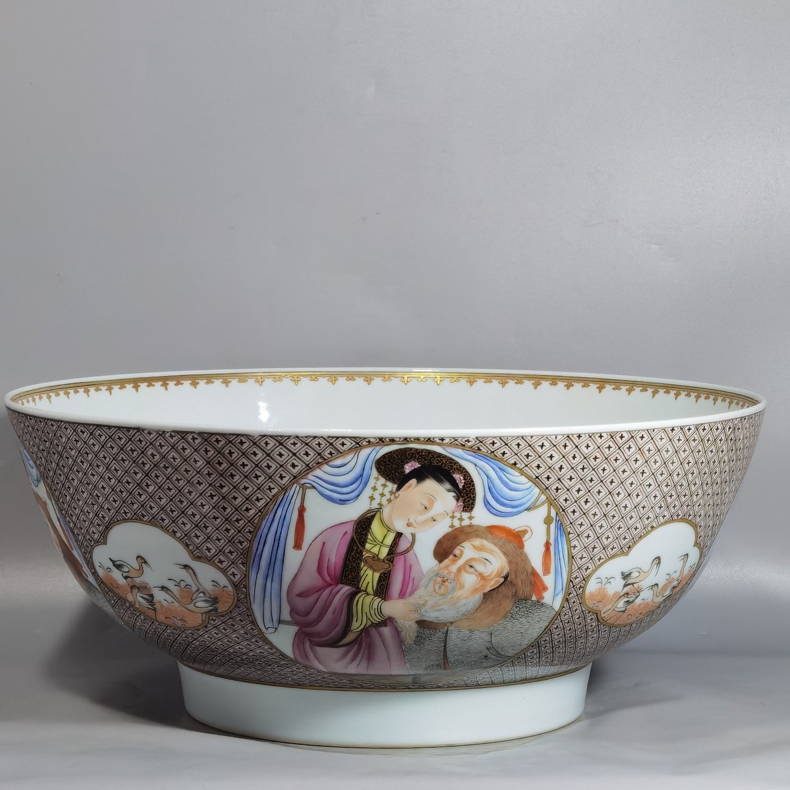 Oing Dynasty Yongzheng Period Backflow Pastel Consecrated Mandarin Bowl