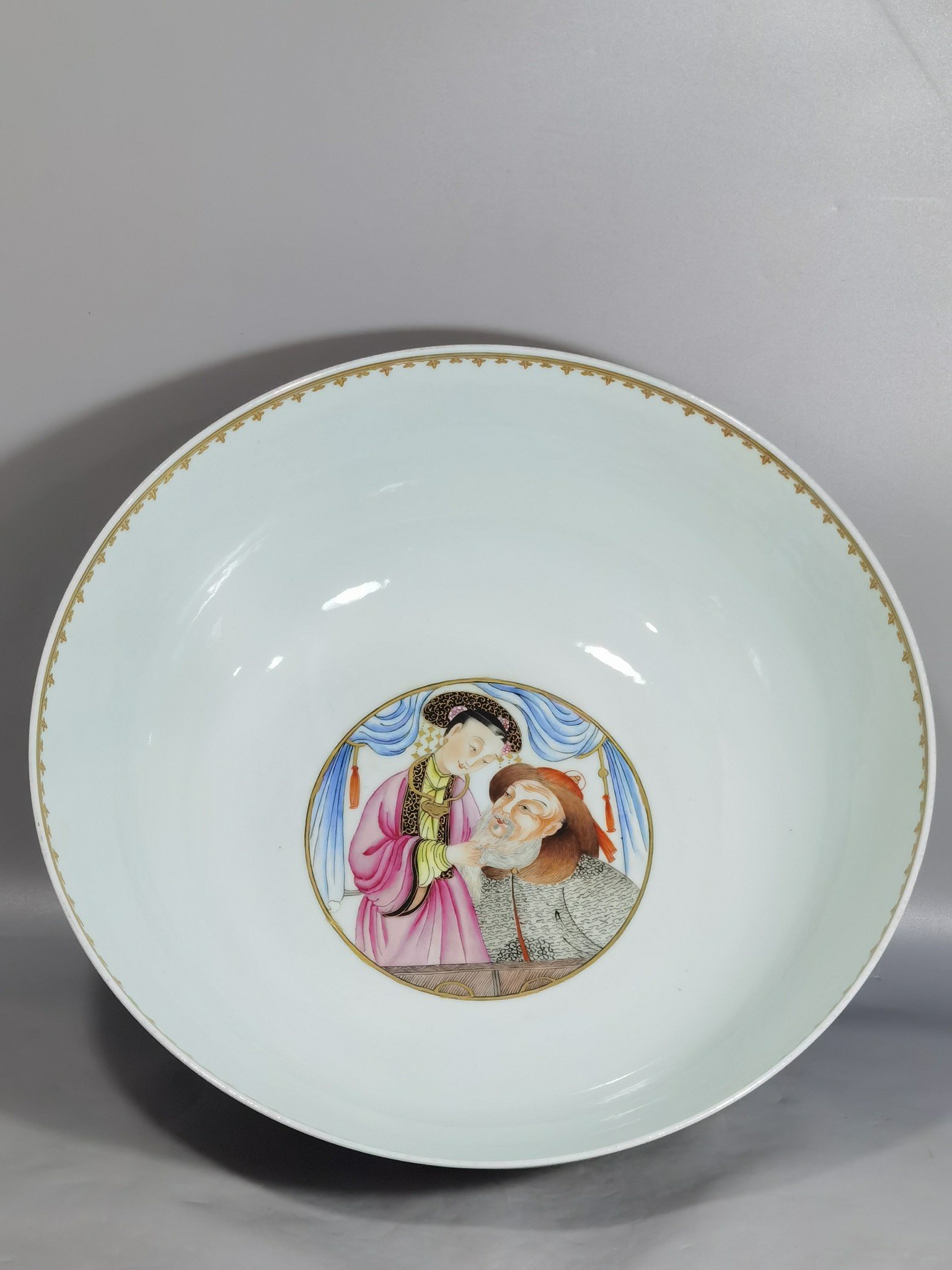 Oing Dynasty Yongzheng Period Backflow Pastel Consecrated Mandarin Bowl