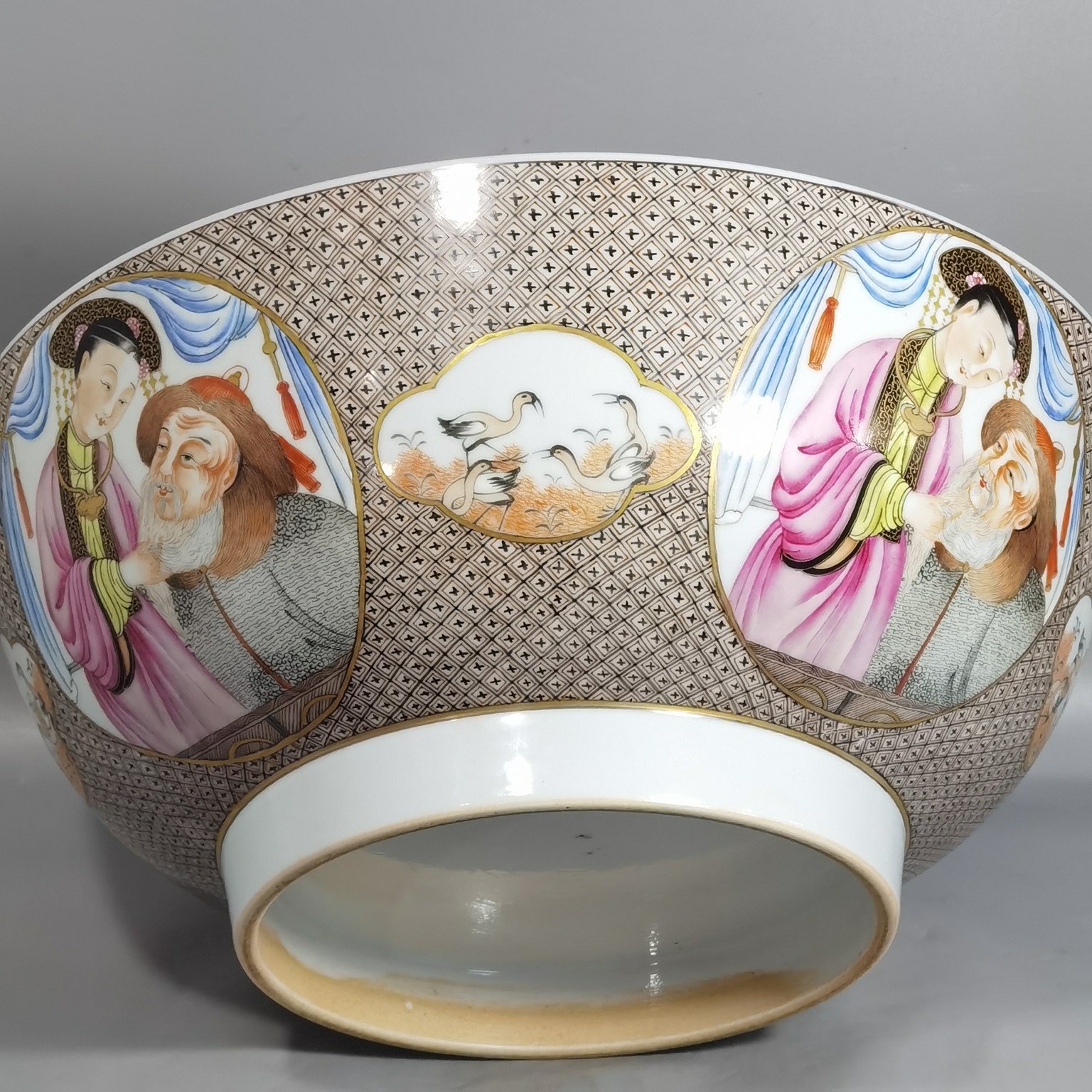 Oing Dynasty Yongzheng Period Backflow Pastel Consecrated Mandarin Bowl