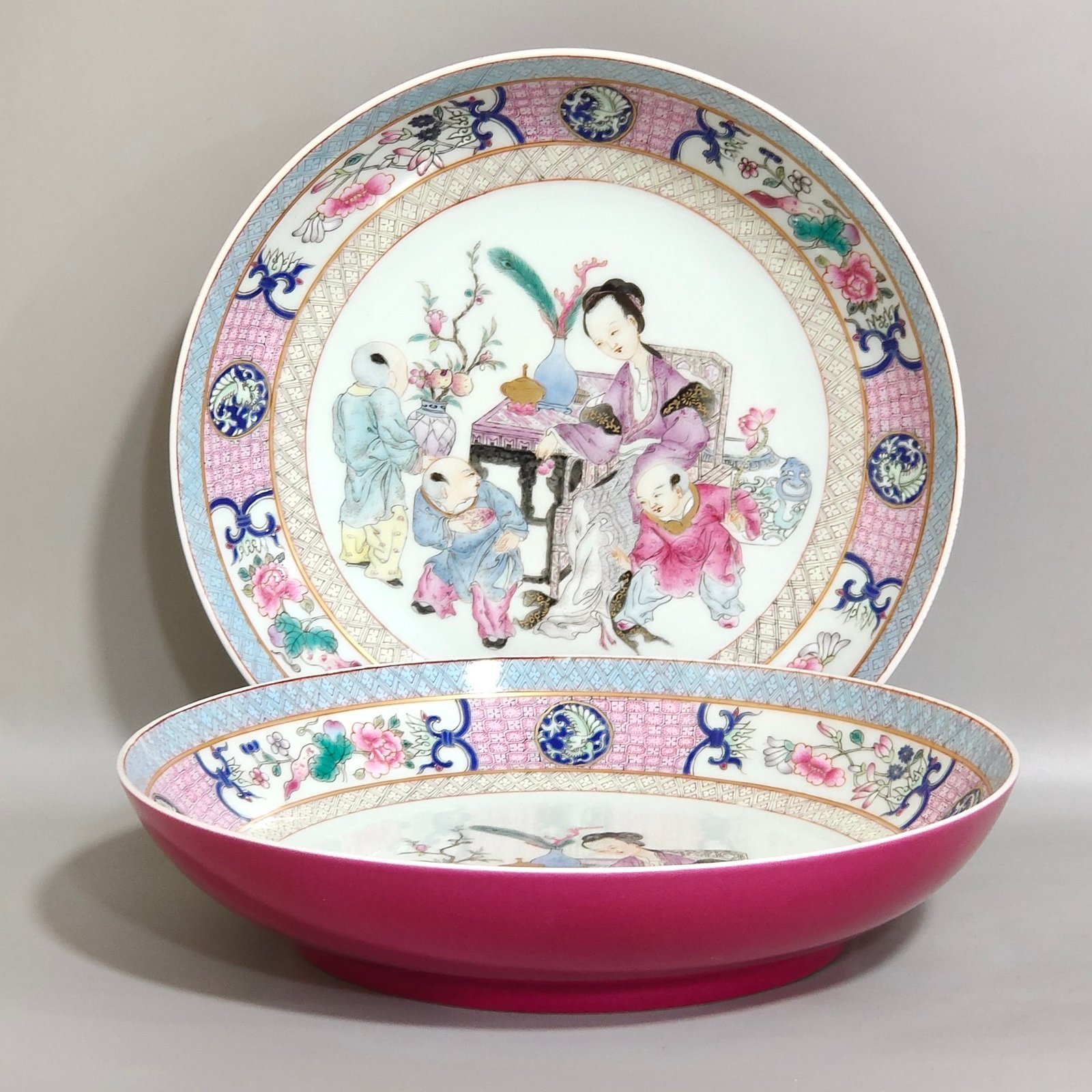 Oing Dynasty Yongzheng famille rose rouge godson picture plate