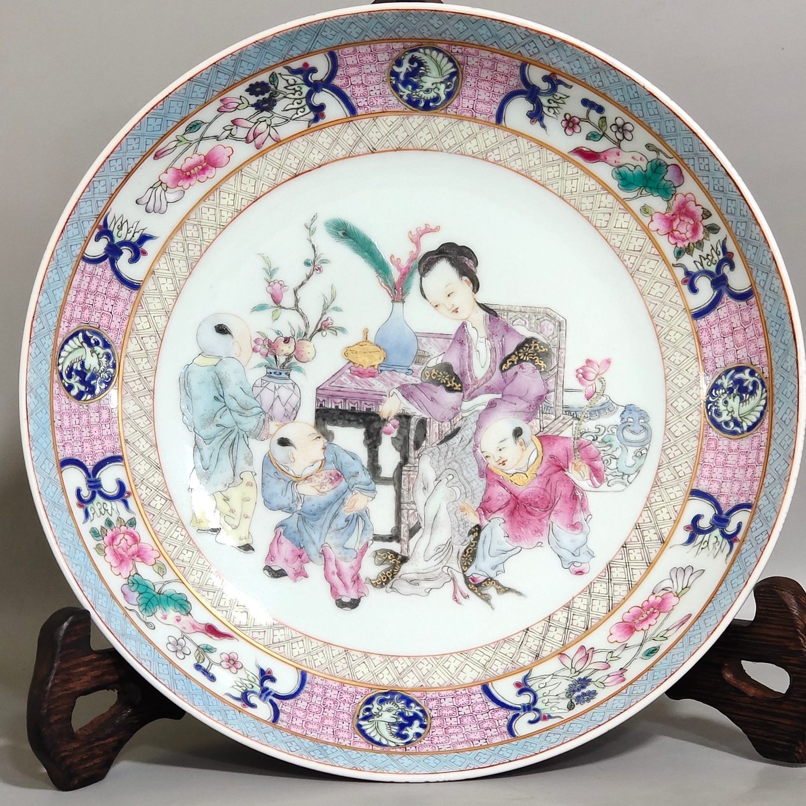 Oing Dynasty Yongzheng famille rose rouge godson picture plate