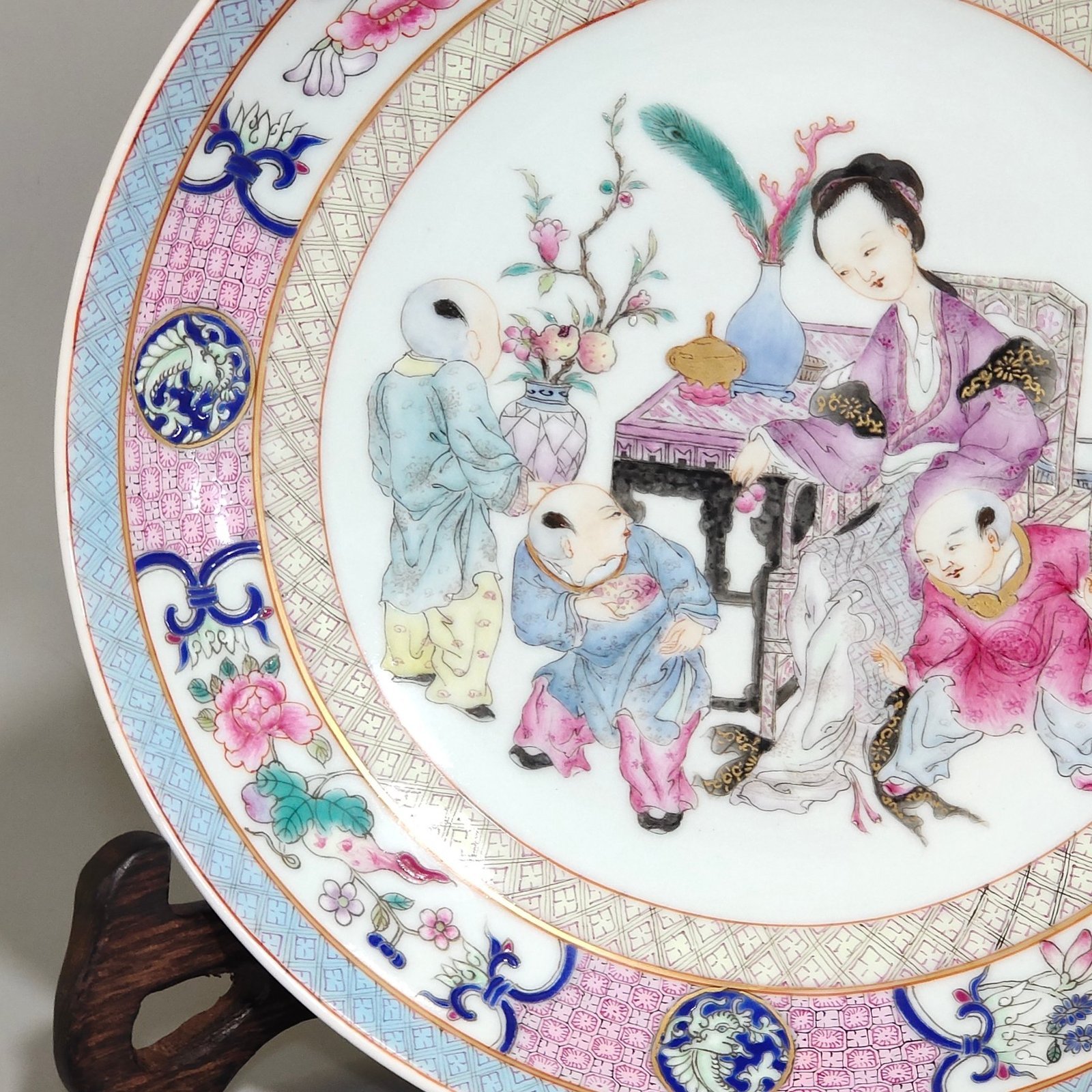 Oing Dynasty Yongzheng famille rose rouge godson picture plate