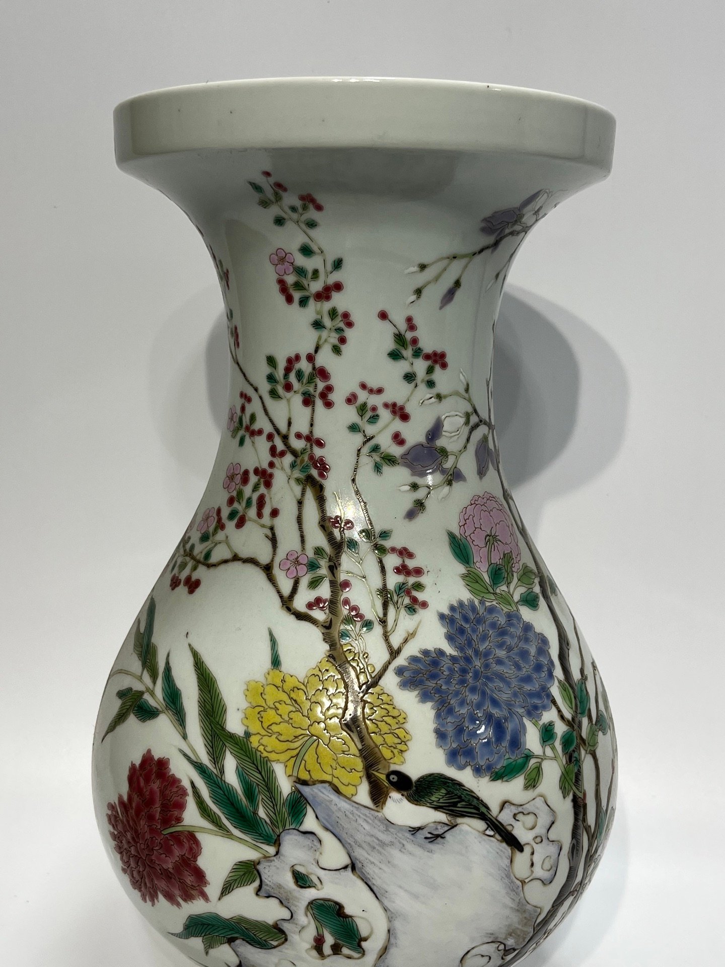 Oing Dynasty Yongzheng pastel flower dish vase