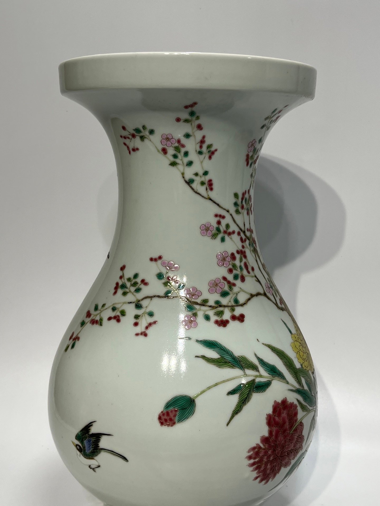 Oing Dynasty Yongzheng pastel flower dish vase