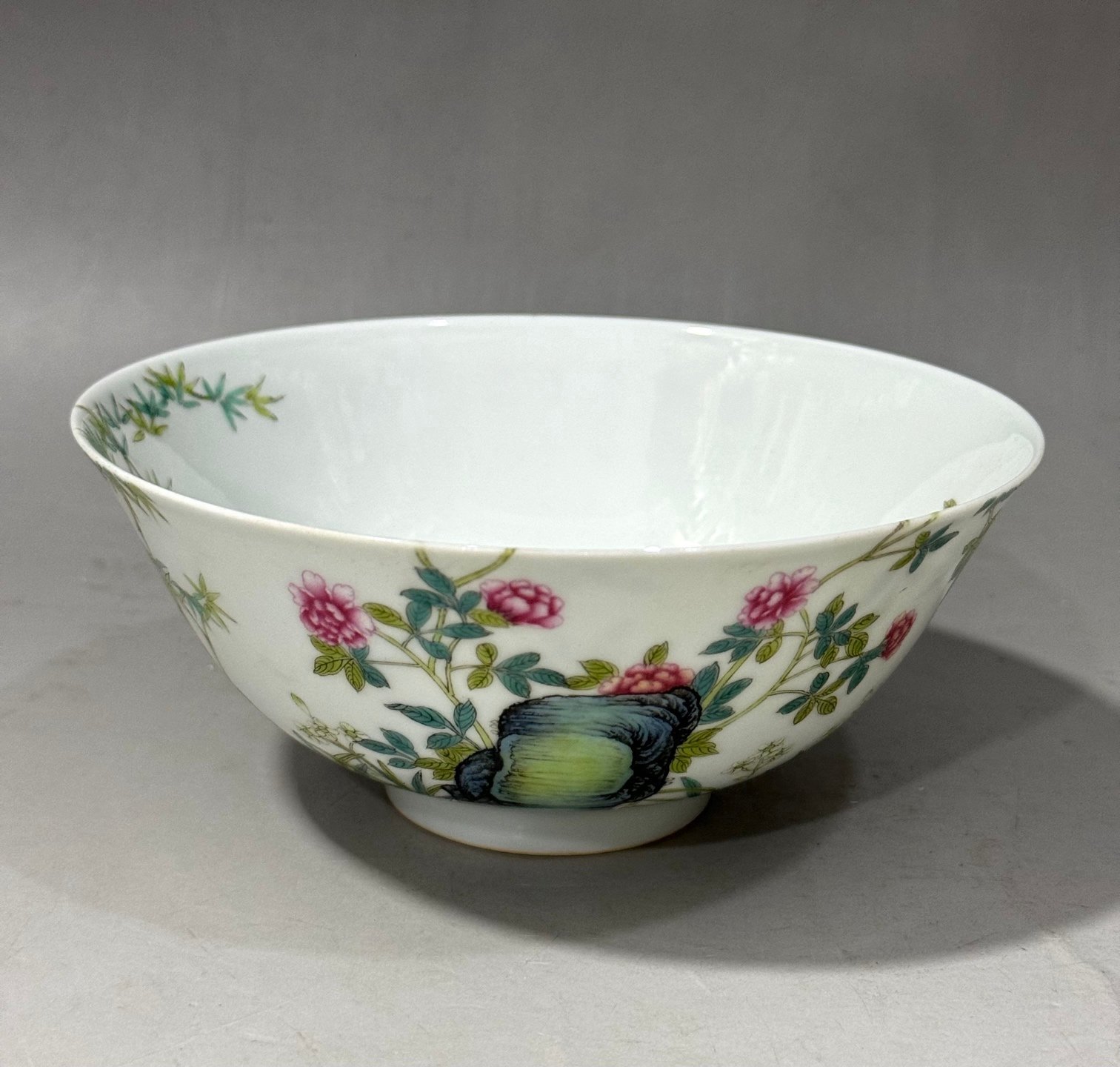 Oing Dynasty Yongzheng period pastel flower bowl