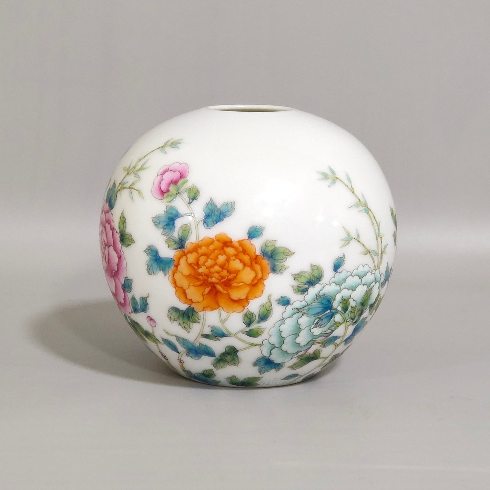 Oing Dynasty Yongzheng Thin water basin with peonies and flowers