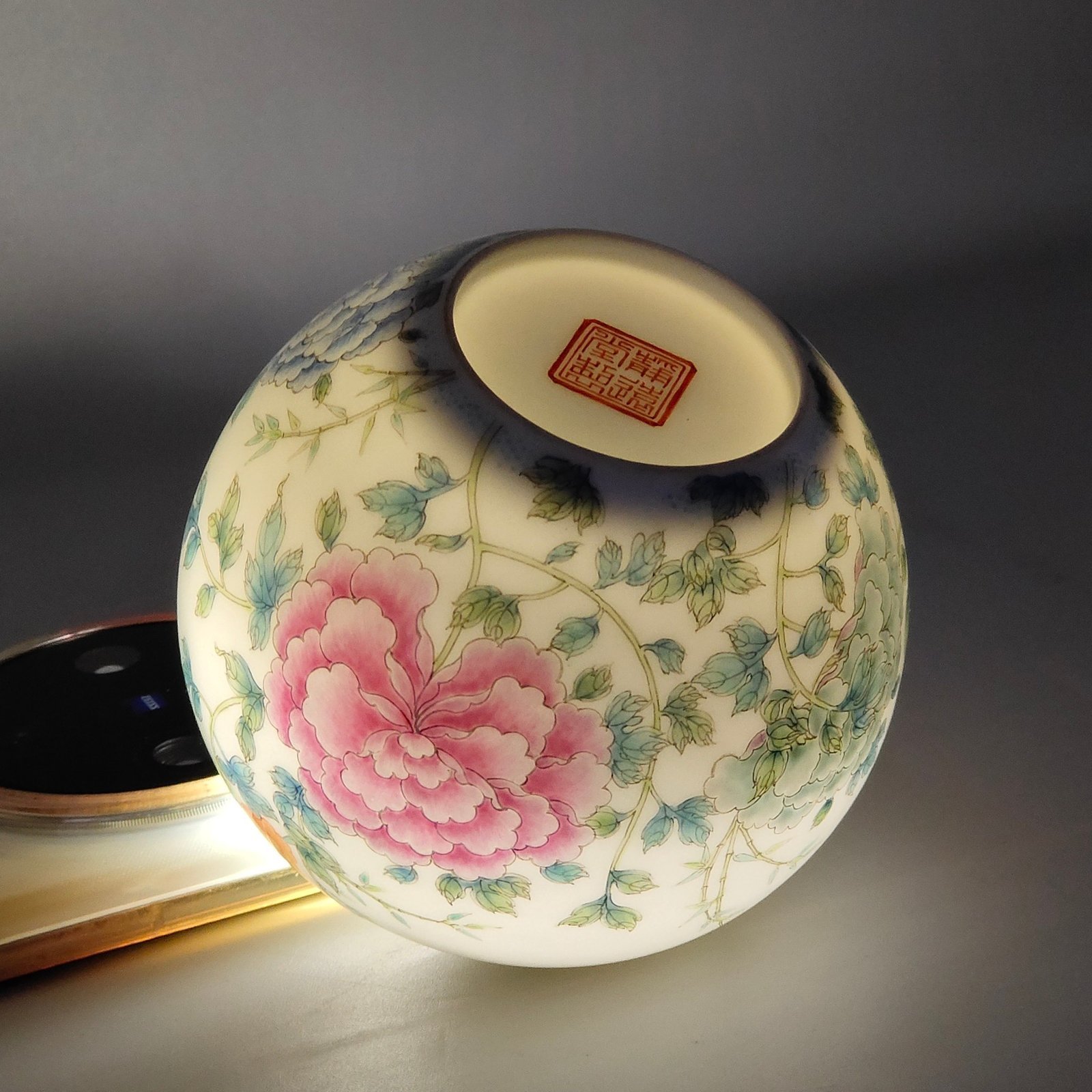 Oing Dynasty Yongzheng Thin water basin with peonies and flowers