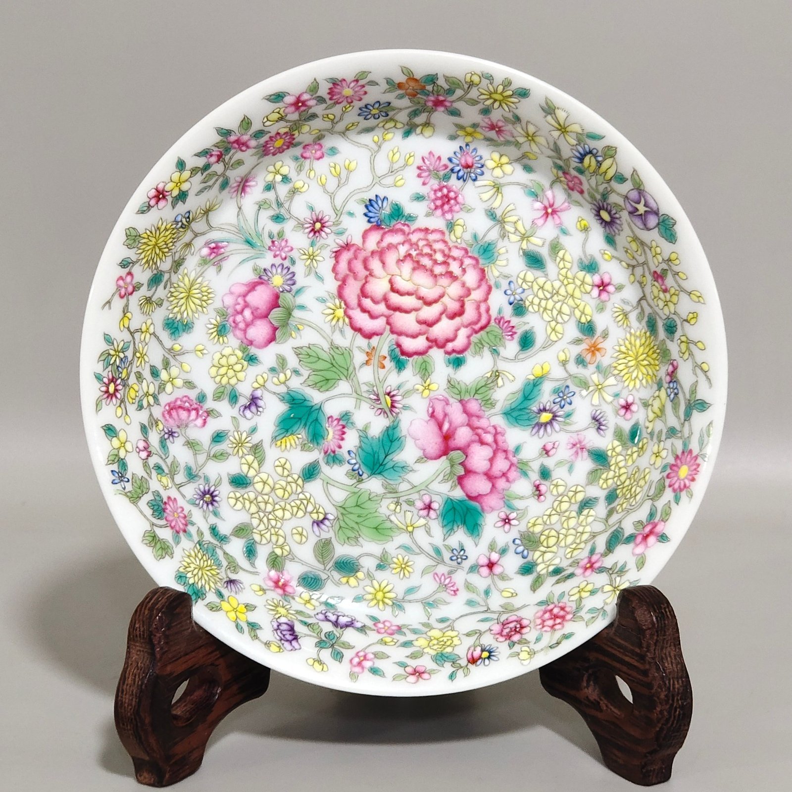 Oing Dynasty Yongzheng A small bent-waist plate with thousands of flowers and brocade patterns