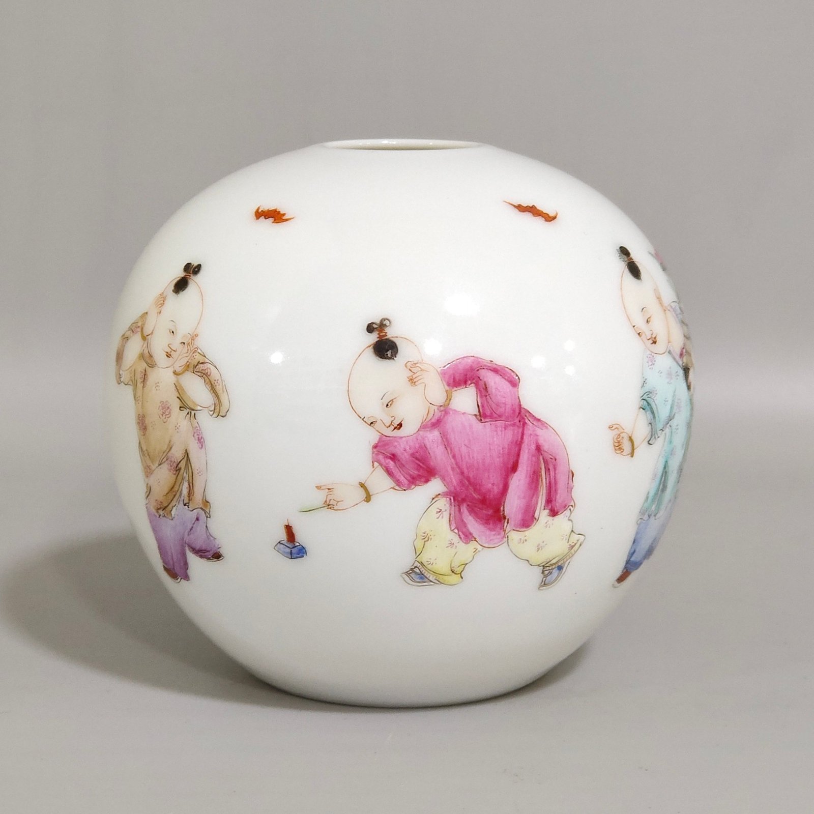 Oing Dynasty Yongzheng A thin-bodied water bowl made