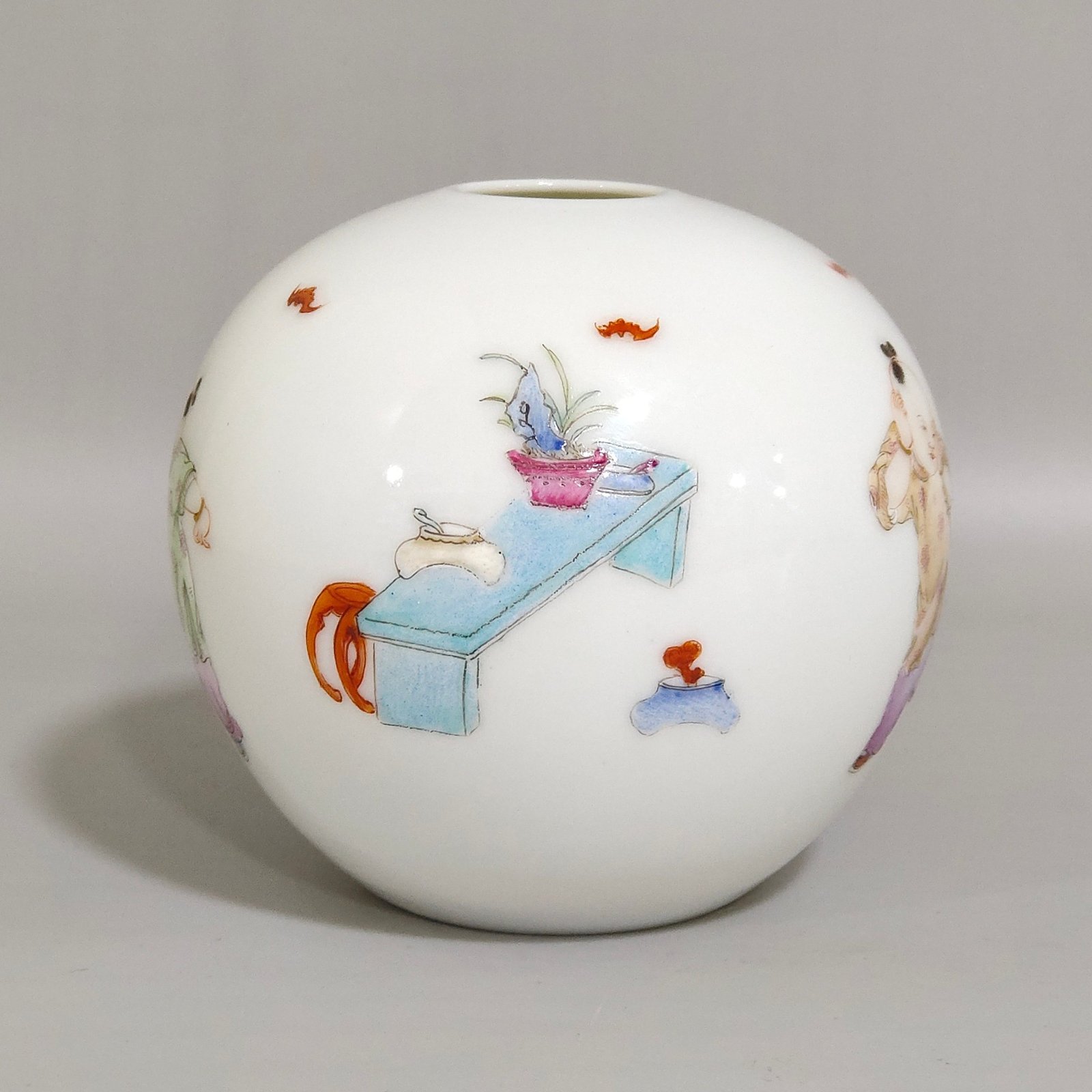 Oing Dynasty Yongzheng A thin-bodied water bowl made