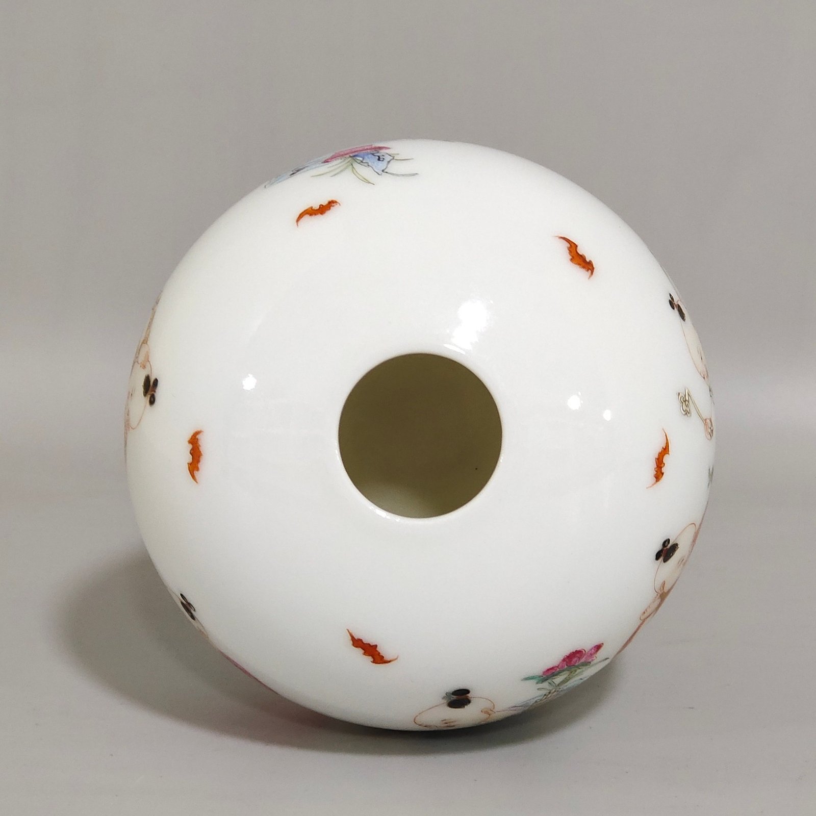 Oing Dynasty Yongzheng A thin-bodied water bowl made