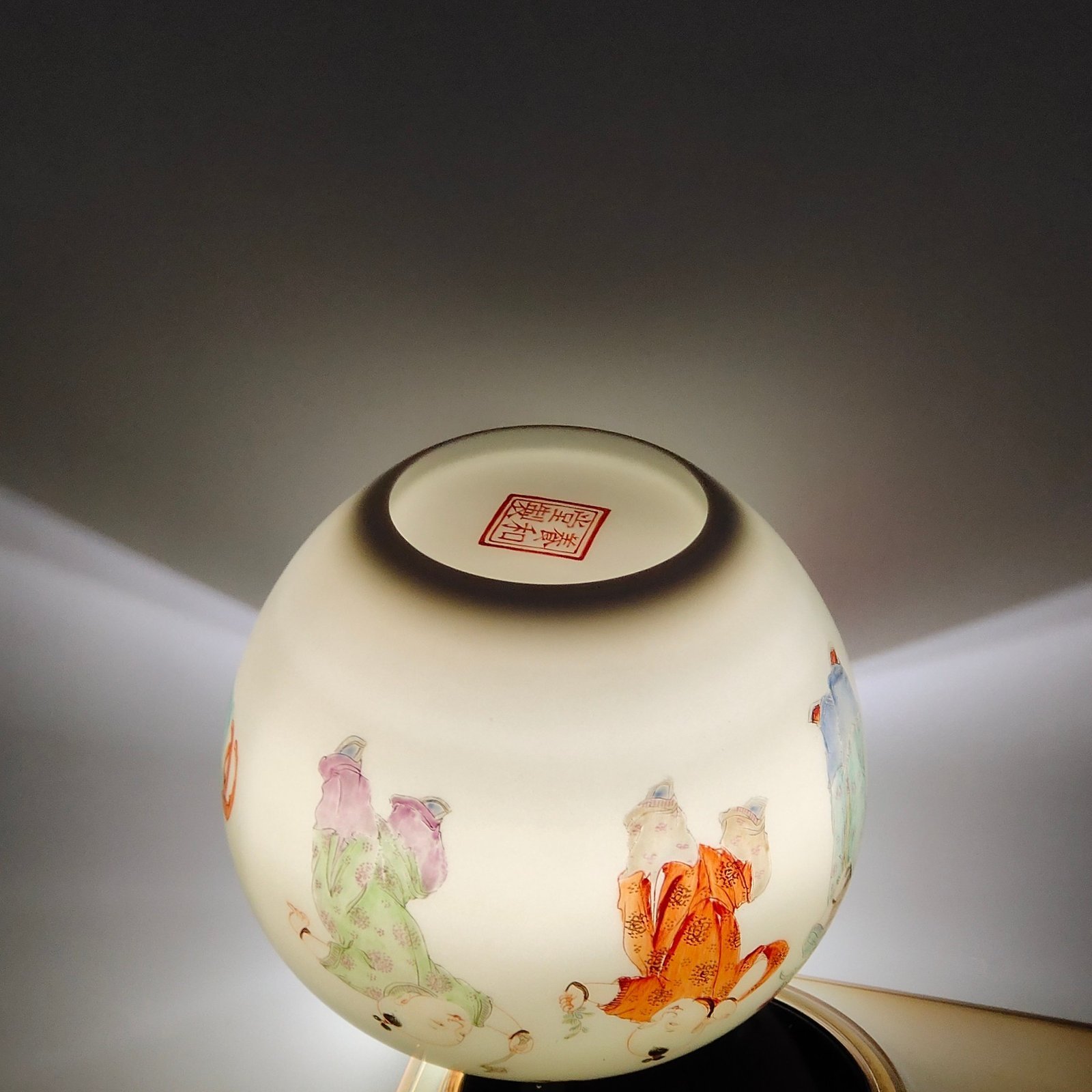 Oing Dynasty Yongzheng A thin-bodied water bowl made
