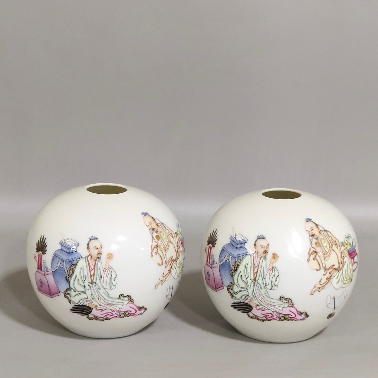 Oing Dynasty Yongzheng A thin-bodied water basin made of figures and stories