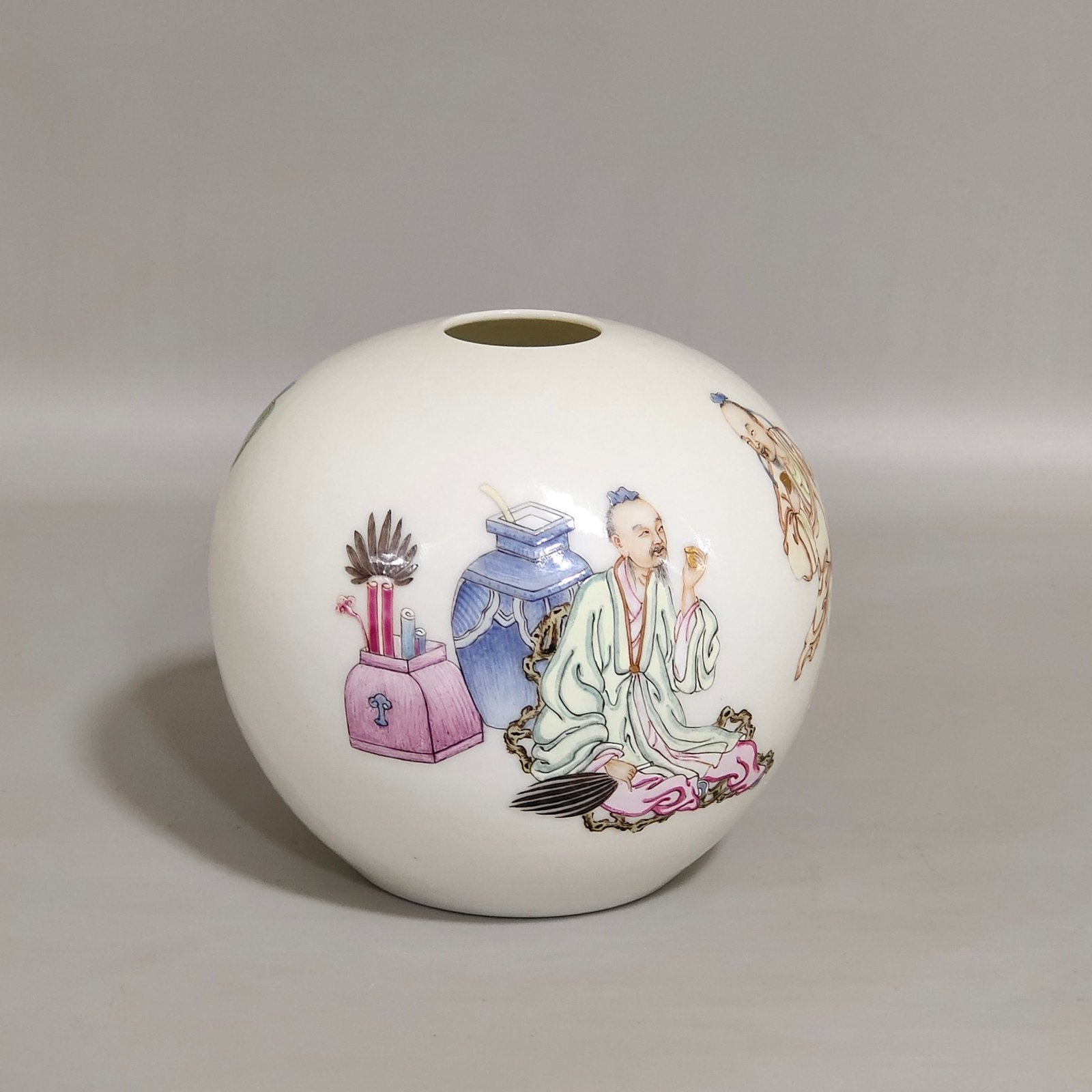 Oing Dynasty Yongzheng A thin-bodied water basin made of figures and stories