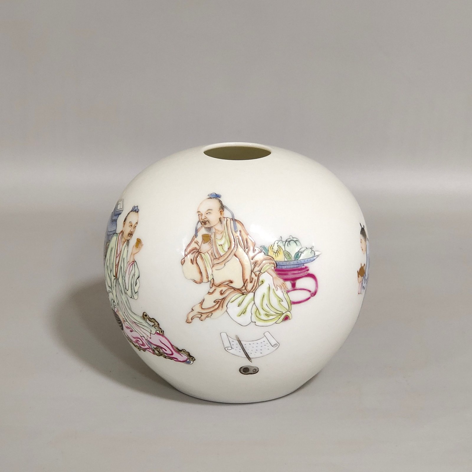 Oing Dynasty Yongzheng A thin-bodied water basin made of figures and stories
