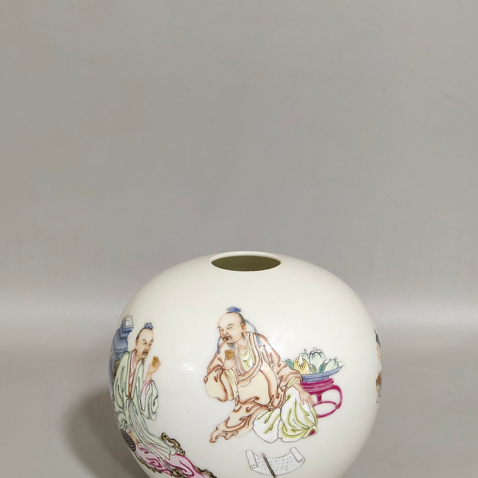 Oing Dynasty Yongzheng A thin-bodied water basin made of figures and stories