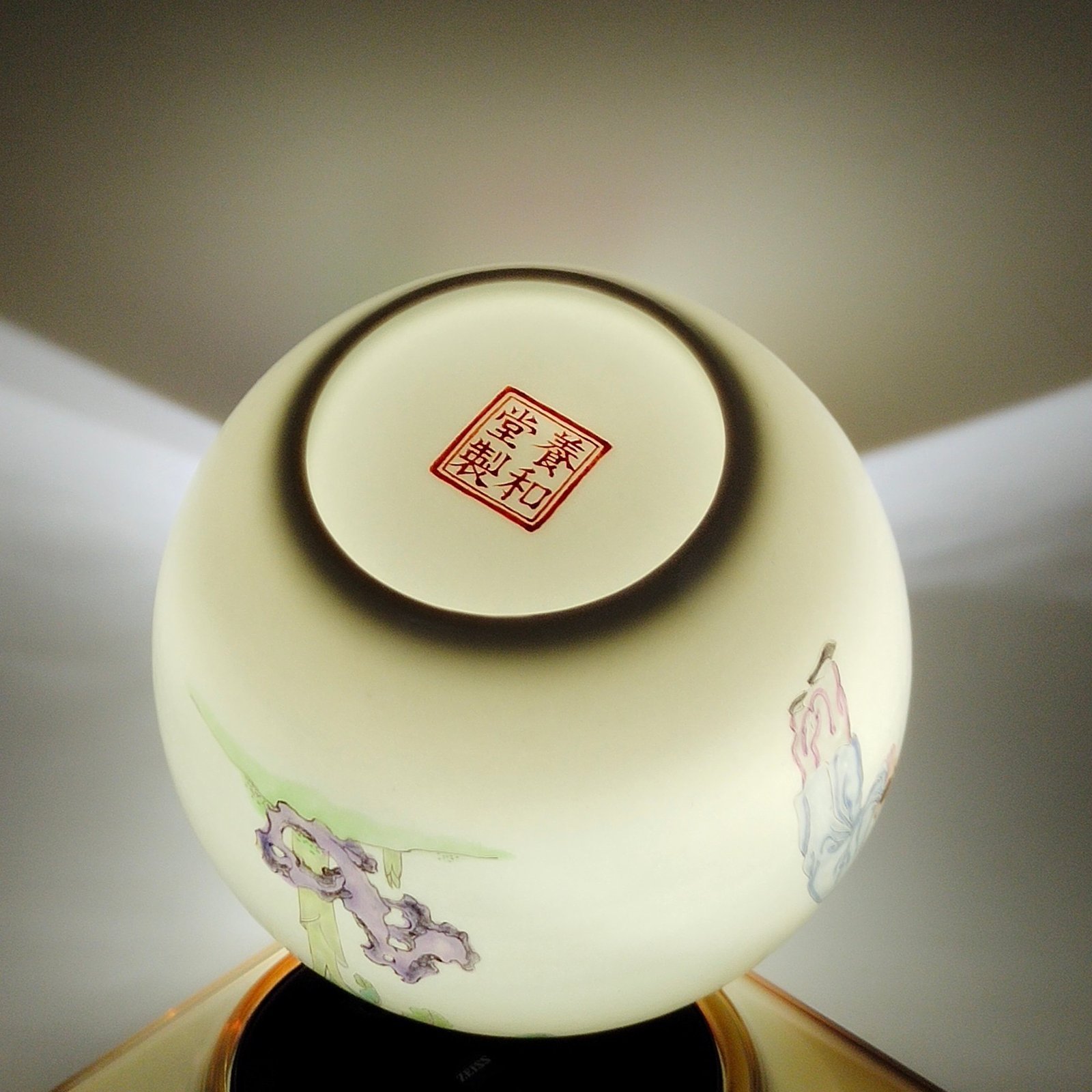 Oing Dynasty Yongzheng A thin-bodied water basin made of figures and stories