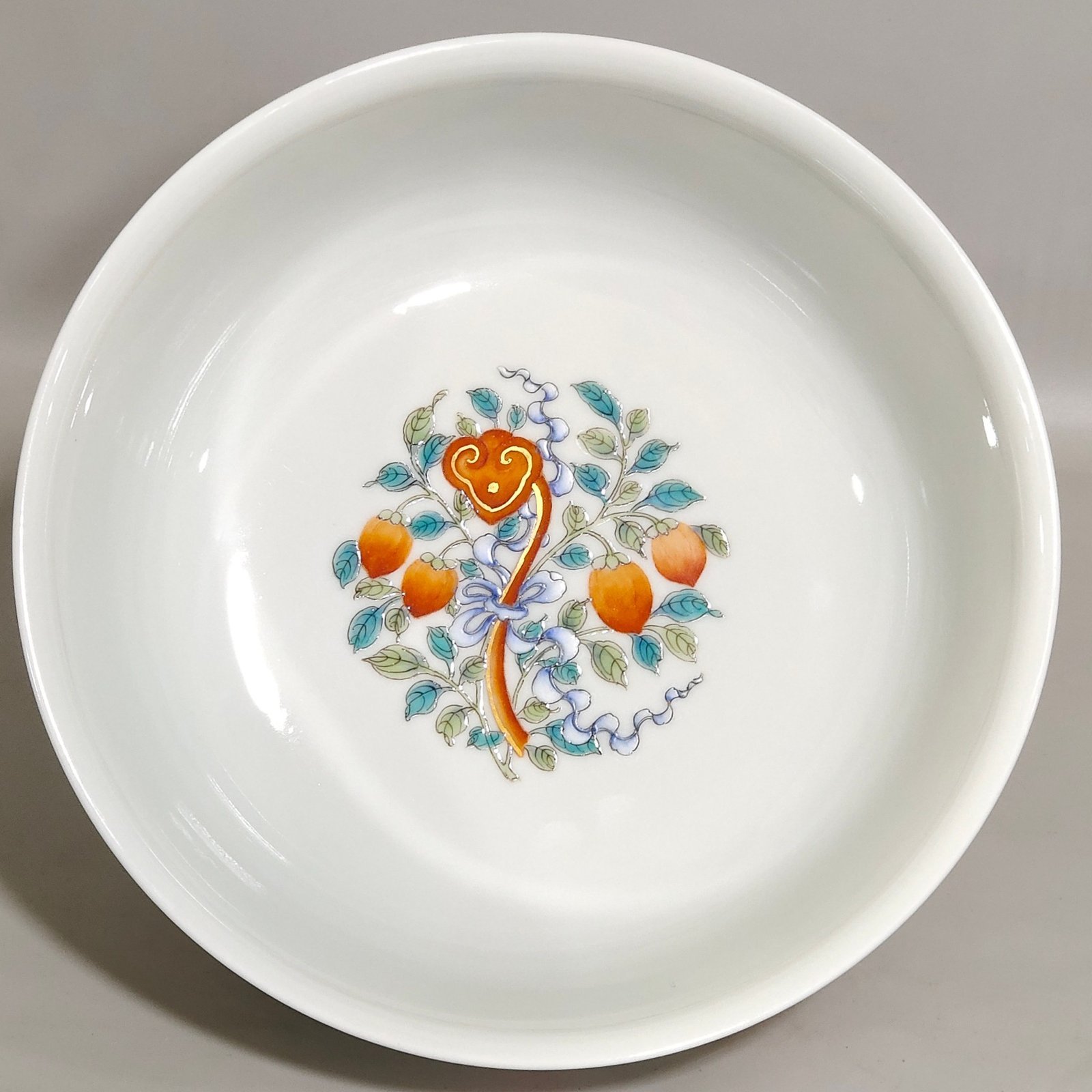 Oing Dynasty Yongzheng A bowl with flowers and flowers inside