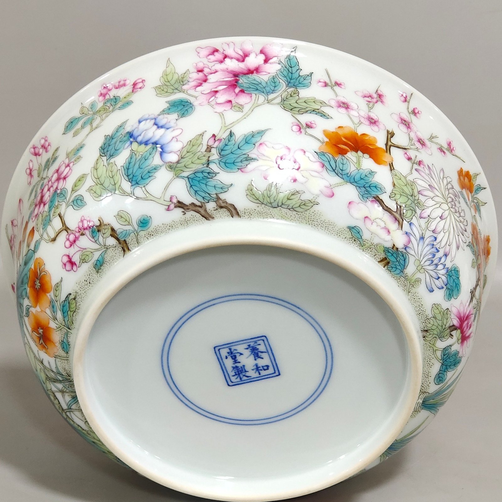 Oing Dynasty Yongzheng A bowl with flowers and flowers inside