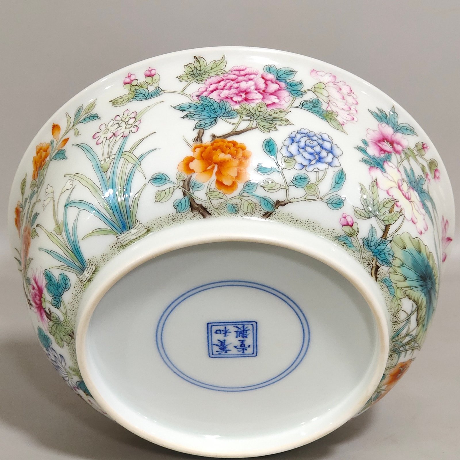 Oing Dynasty Yongzheng A bowl with flowers and flowers inside