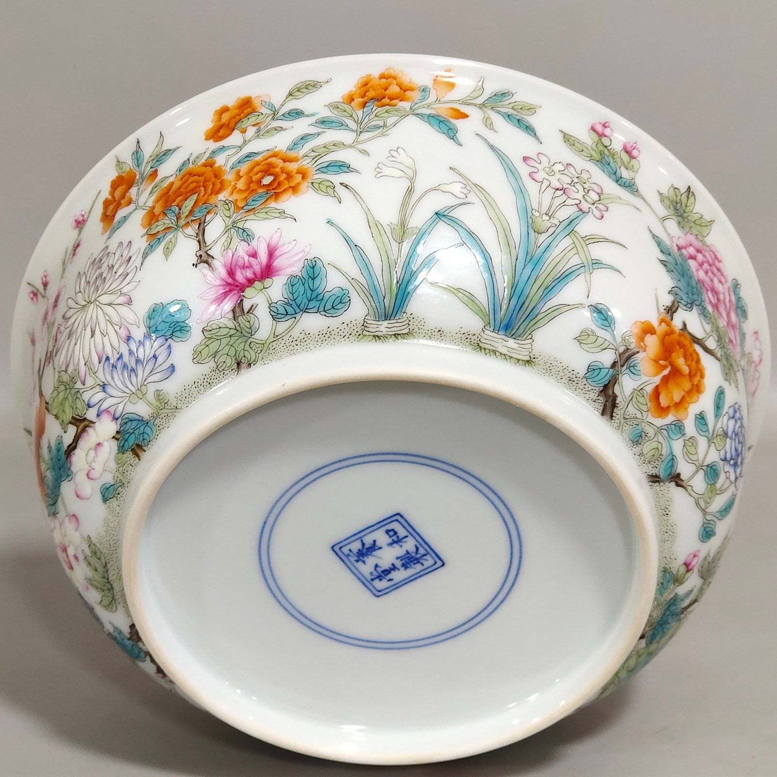 Oing Dynasty Yongzheng A bowl with flowers and flowers inside