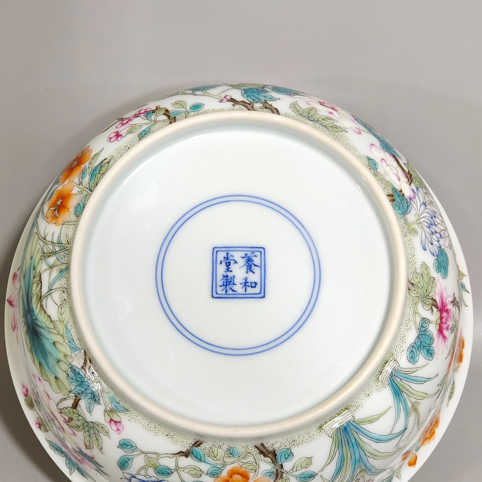 Oing Dynasty Yongzheng A bowl with flowers and flowers inside