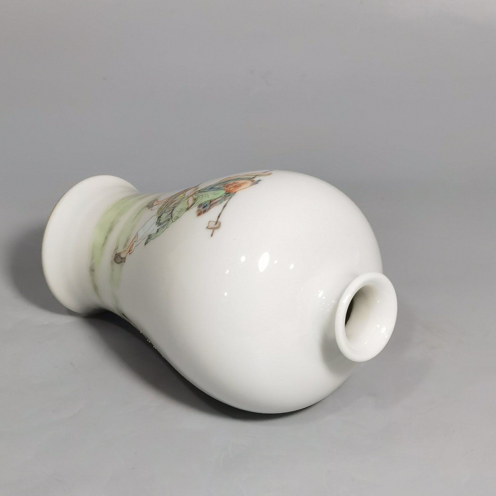 Oing Dynasty Yongzheng a pastel-painted plum vase with a deer and a rising figure